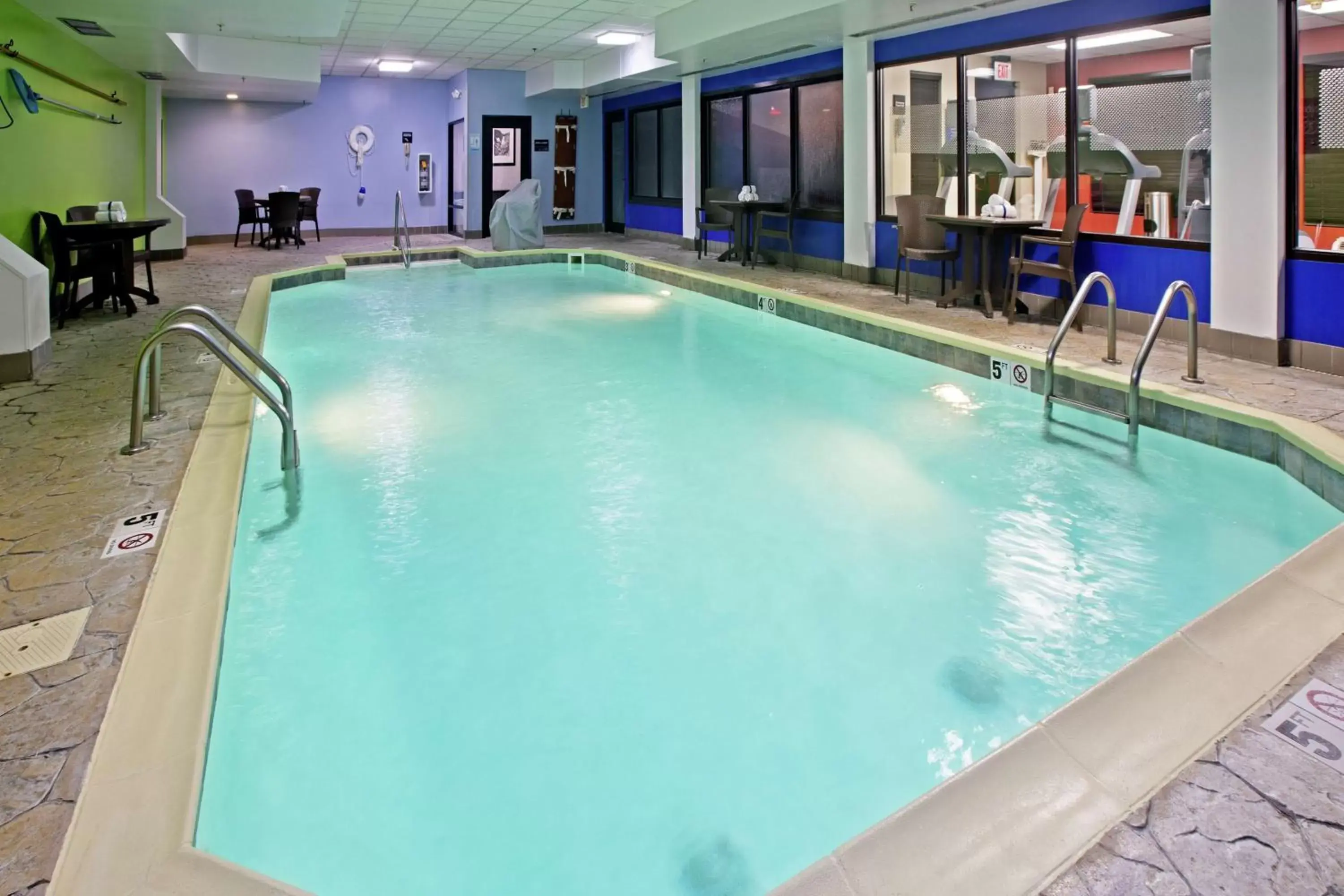 Pool view in Hampton Inn Elizabethtown Pool view in Hampton Inn Elizabethtown