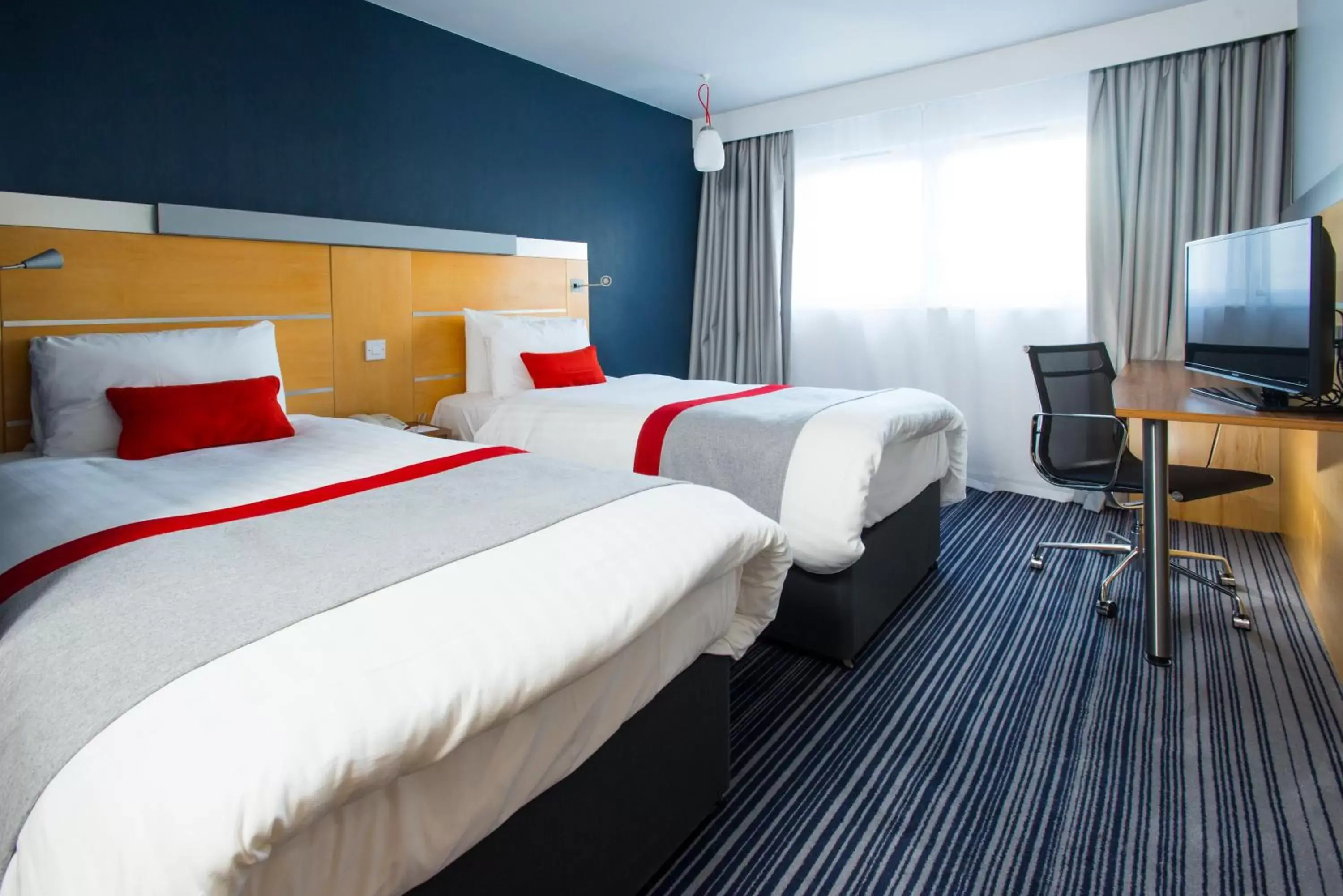 Photo of the whole room, Bed in Holiday Inn Express London - Epsom Downs, an IHG Hotel