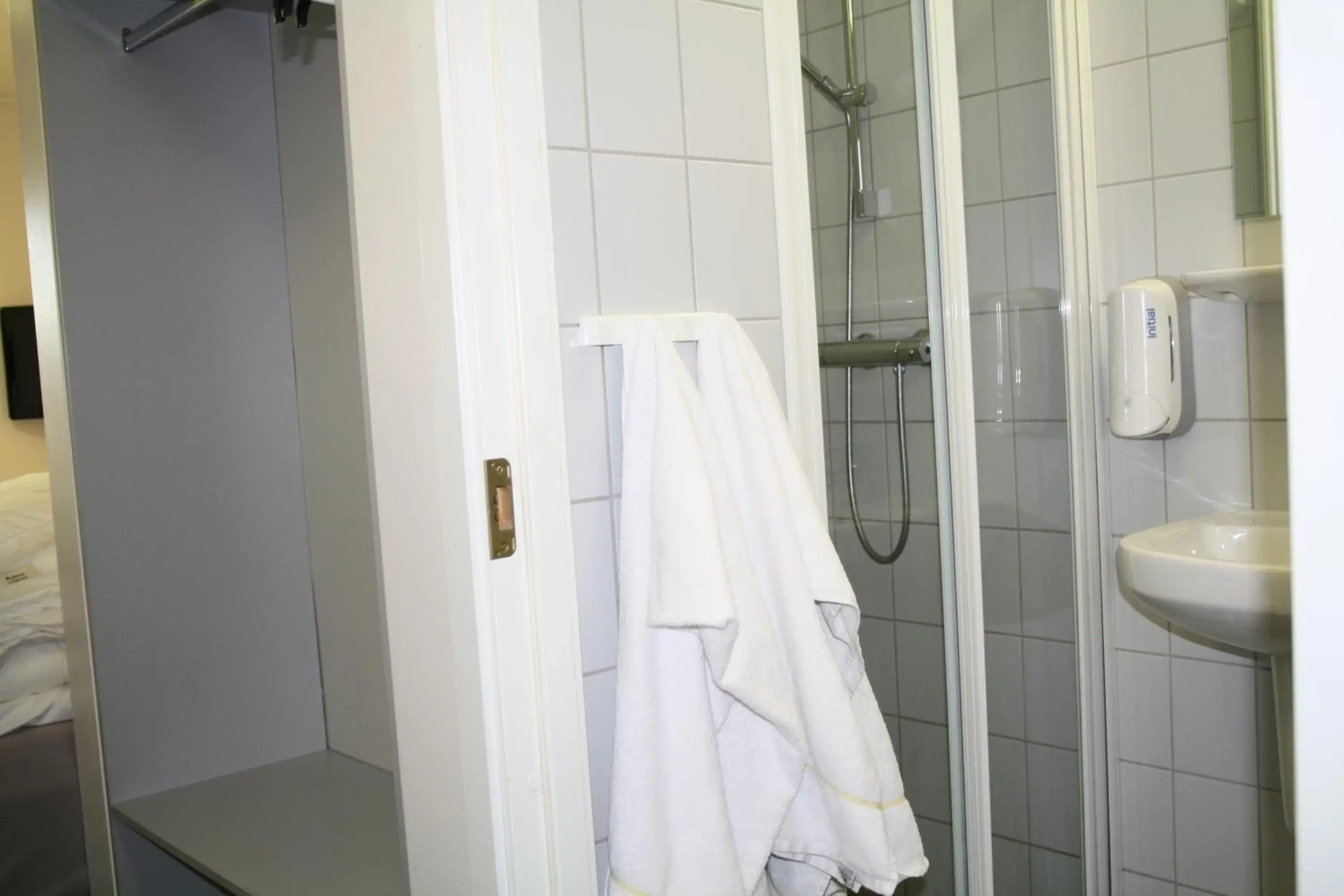 Single Room with Bathroom in Oslo Vandrerhjem Haraldsheim