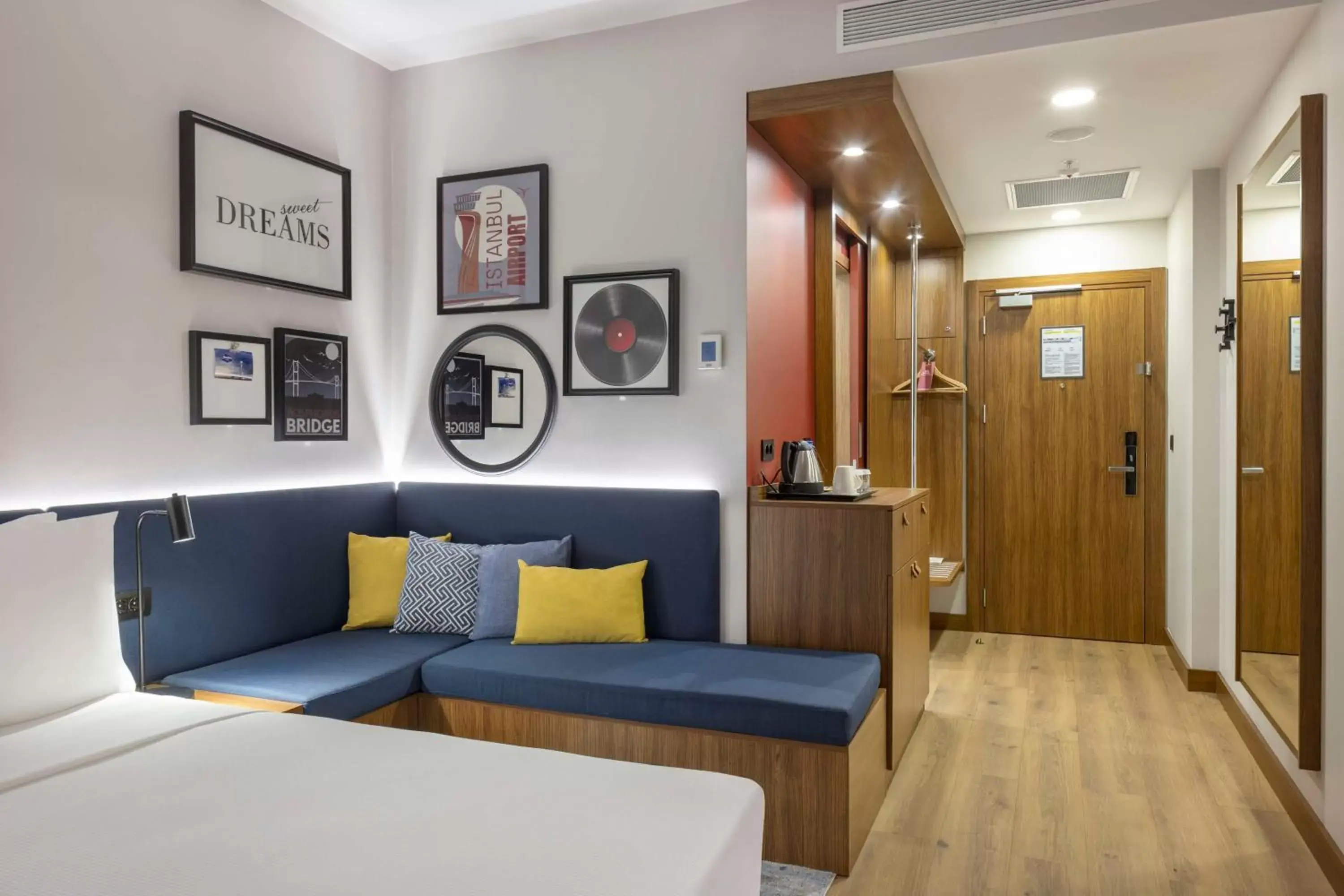 Bed, Seating Area in Hampton By Hilton Istanbul Airport, Arnavutkoy