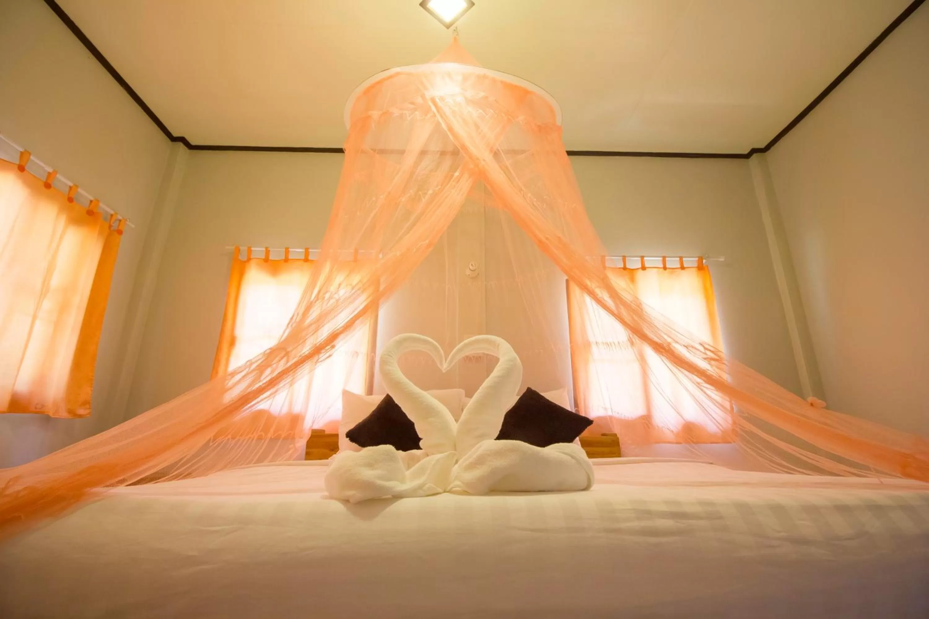 Photo of the whole room, Bed in Khao Sok Palmview Resort