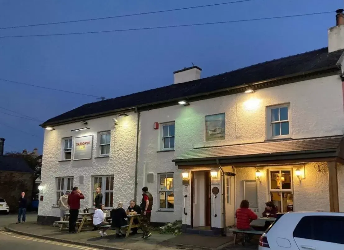 Property Building in Garddfon Inn