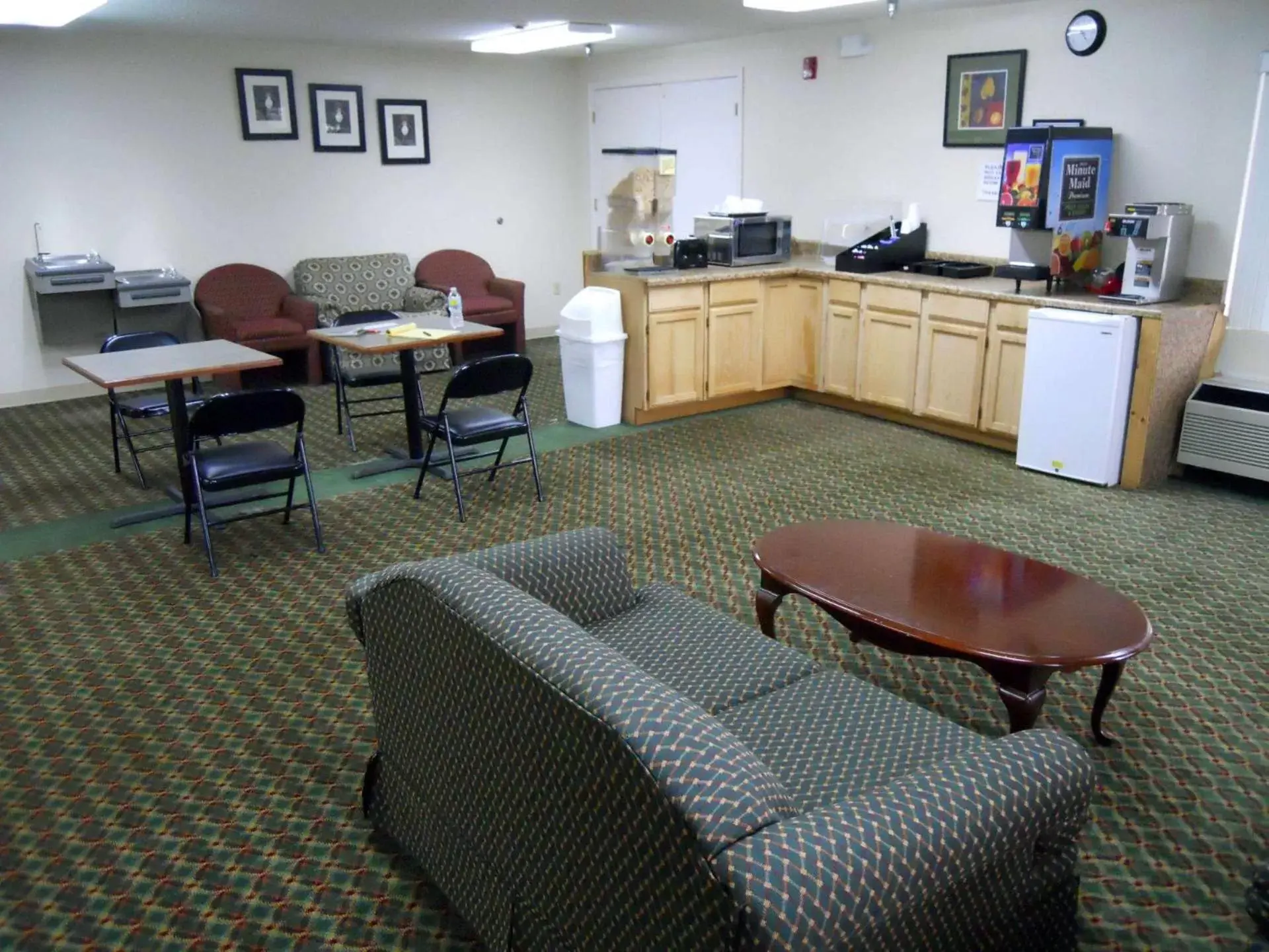 Breakfast, Seating Area in Country Hearth Inn & Suites Dawson