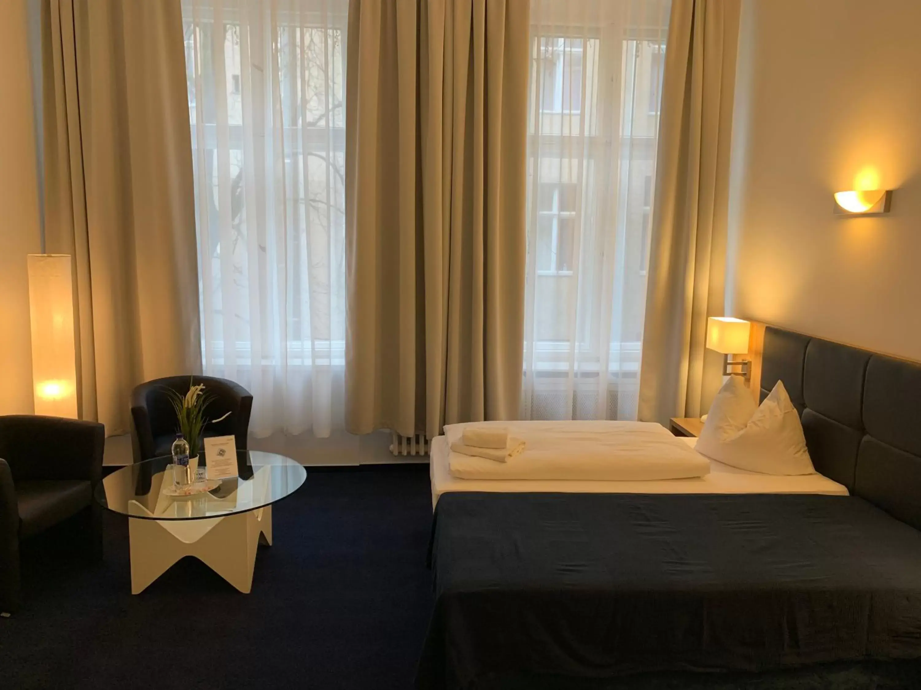 Photo of the whole room, Bed in Hotel Seifert Berlin am Kurfürstendamm