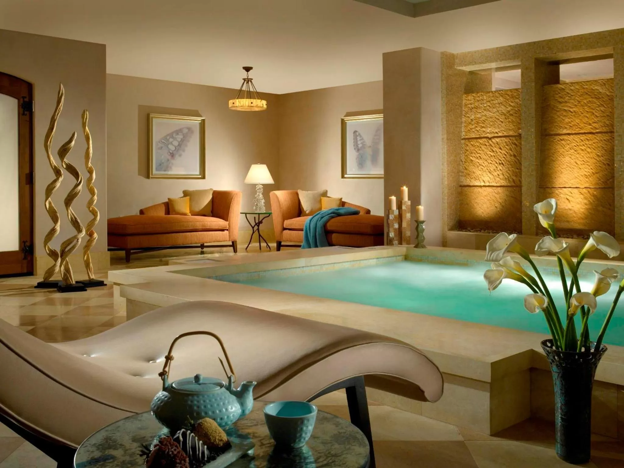 Hot Tub, Bed in The Arrabelle at Vail Square, a RockResort