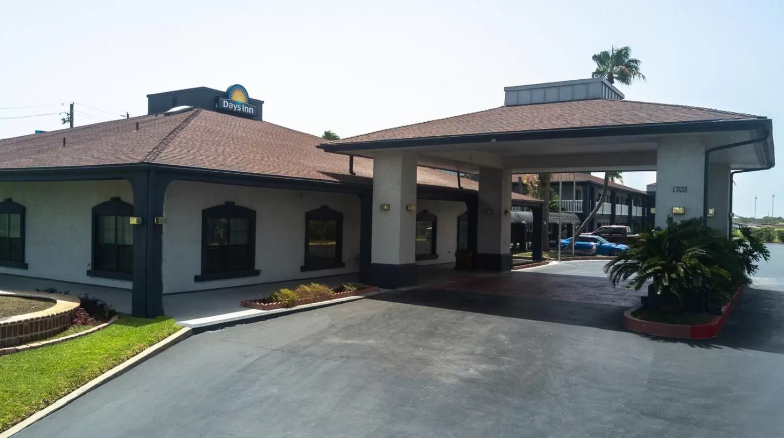 Facade/entrance in Days Inn by Wyndham Portland/Corpus Christi