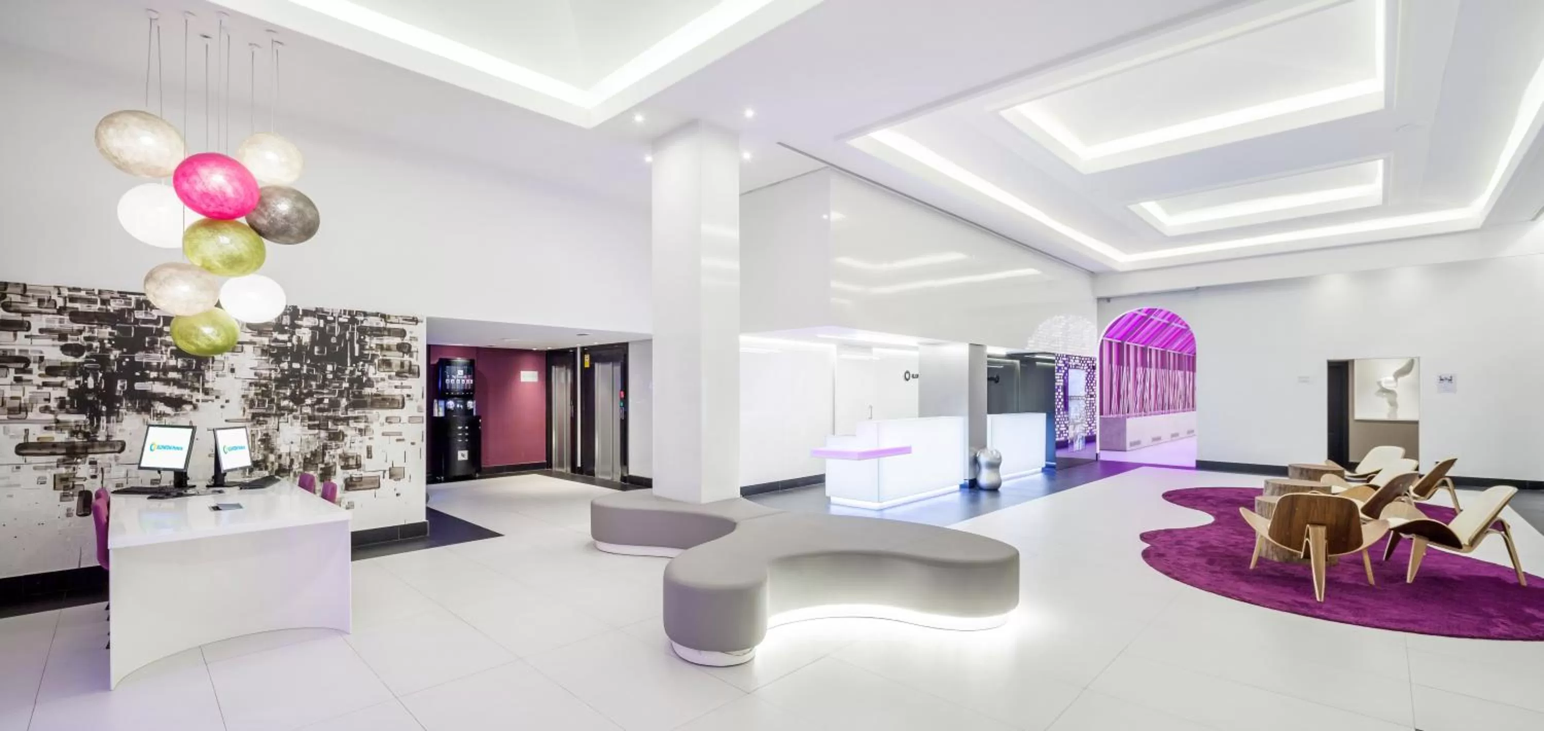 Lobby or reception in Ilunion Suites Madrid