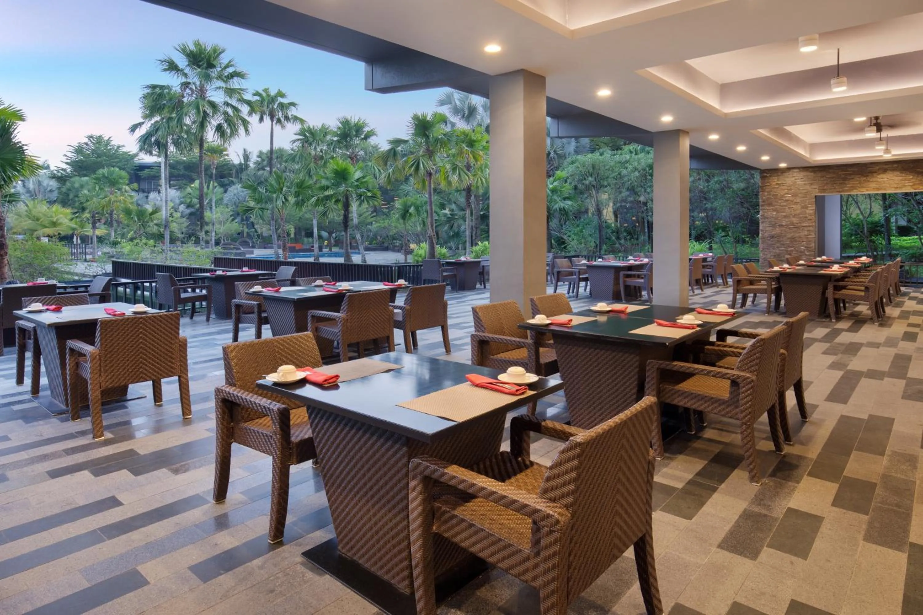 Restaurant/places to eat in Novotel Palembang