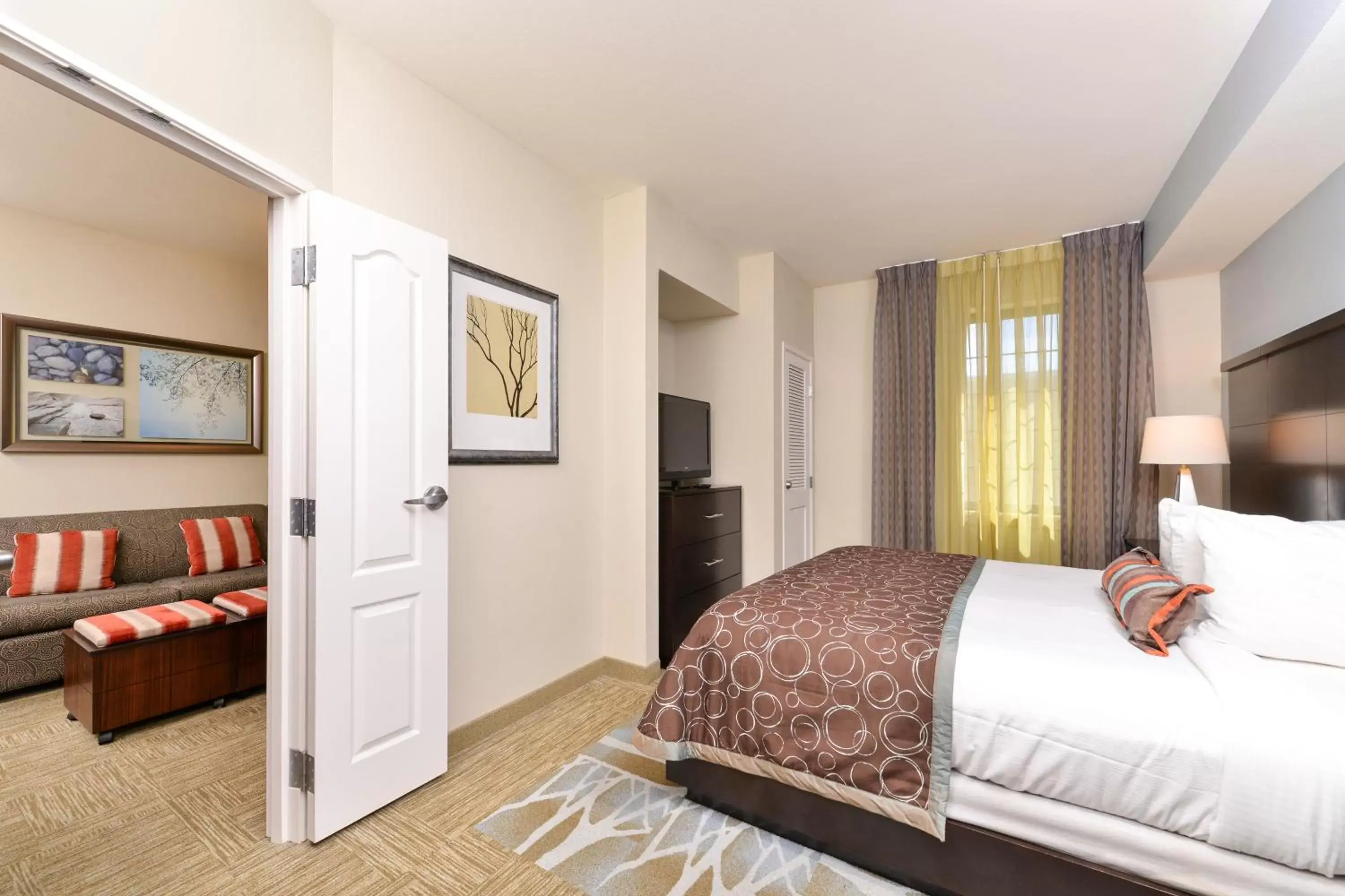 Photo of the whole room, Bed in Staybridge Suites San Antonio-Stone Oak, an IHG Hotel