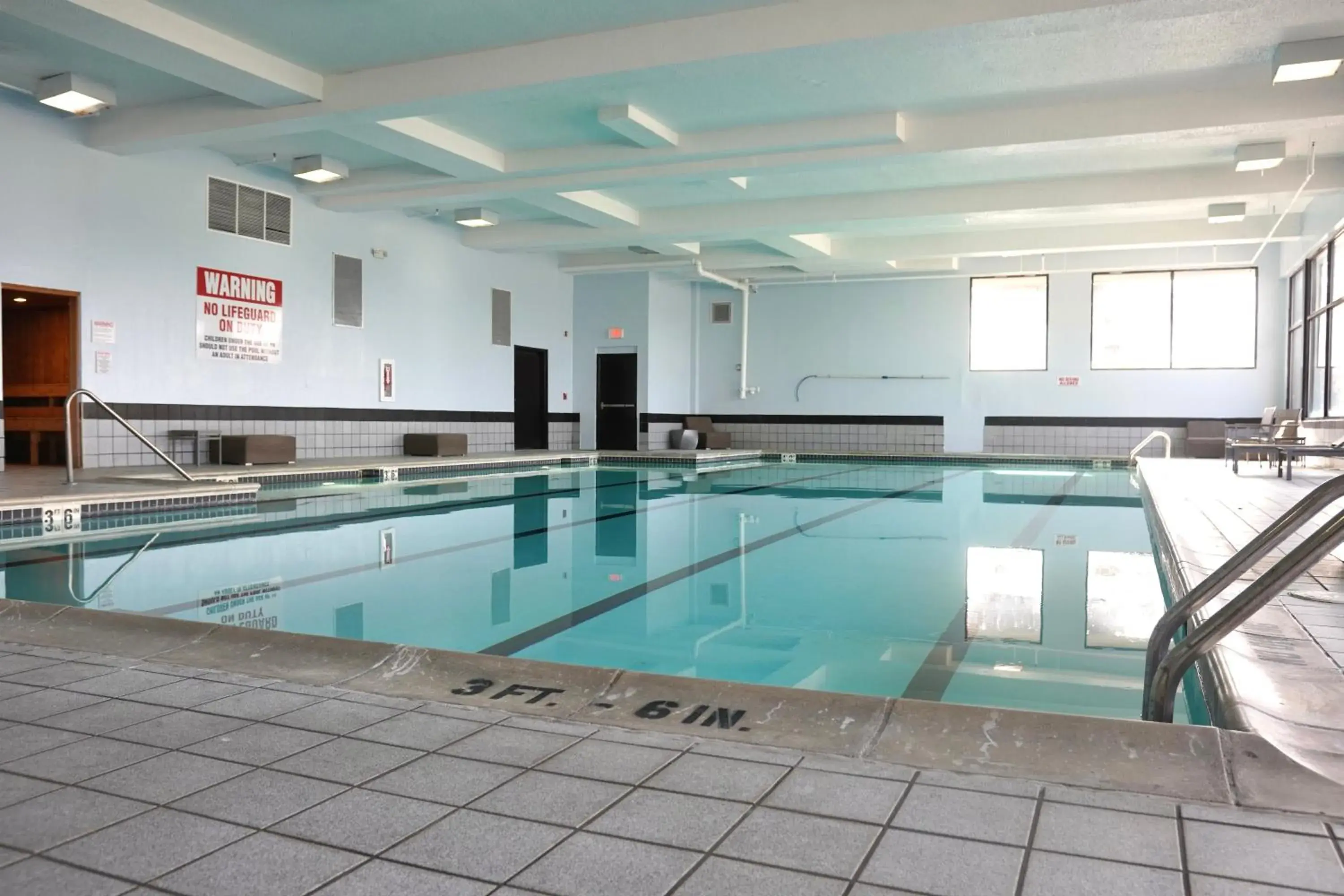 Pool view, Swimming Pool in American Inn & Suites