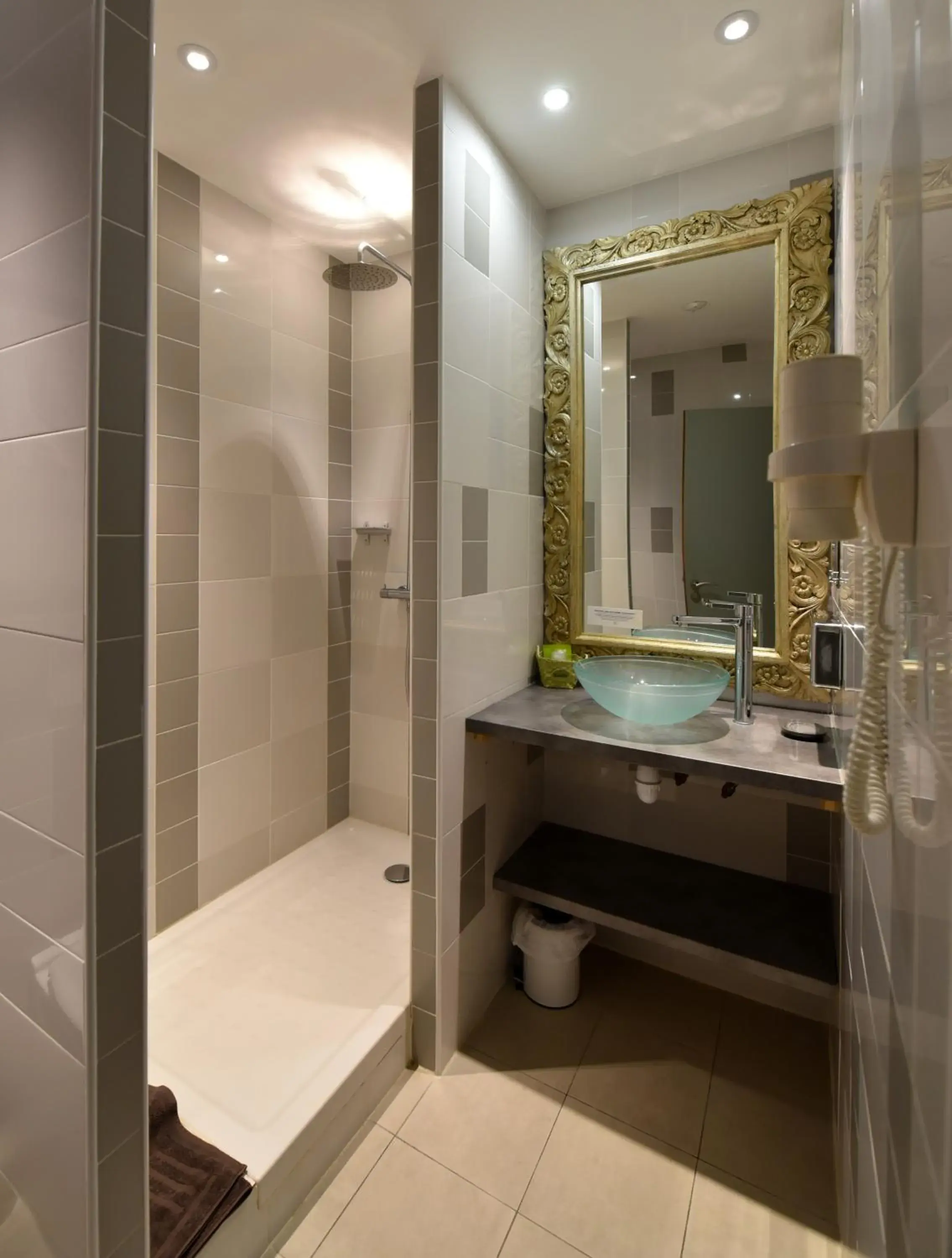 Bathroom in Hôtel Le Glacier