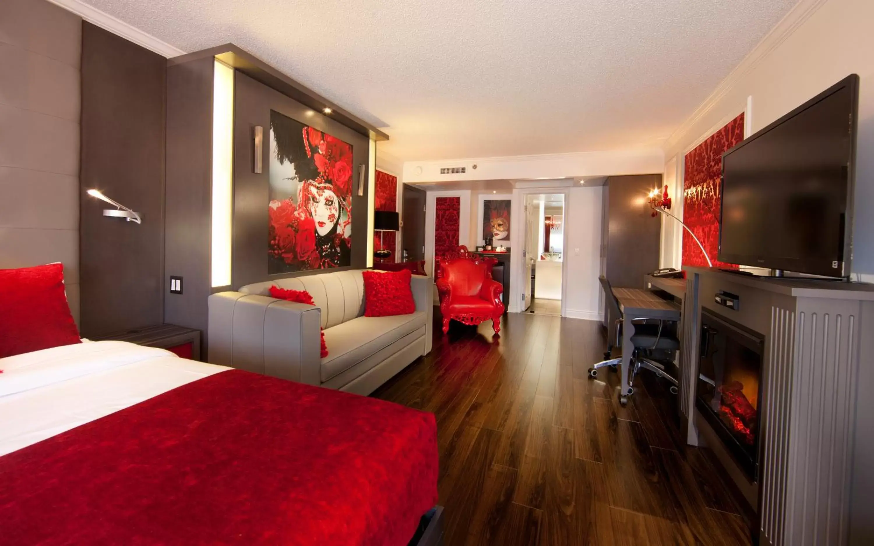 Red Suite, 1 Queen Bed and 1 Queen Murphy Bed in Hotel Plaza Quebec