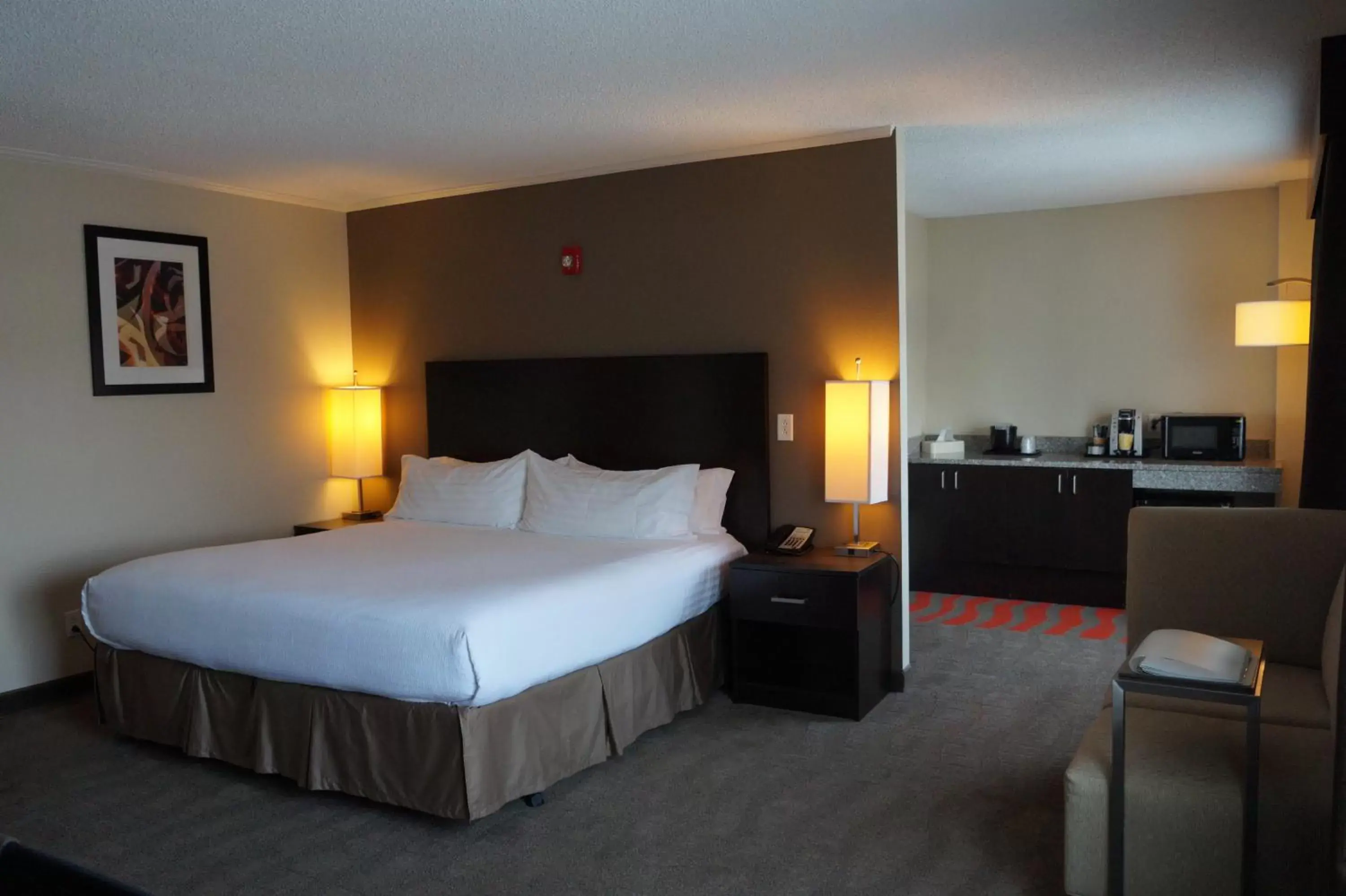 Photo of the whole room, Bed in Holiday Inn Portsmouth Downtown, an IHG Hotel