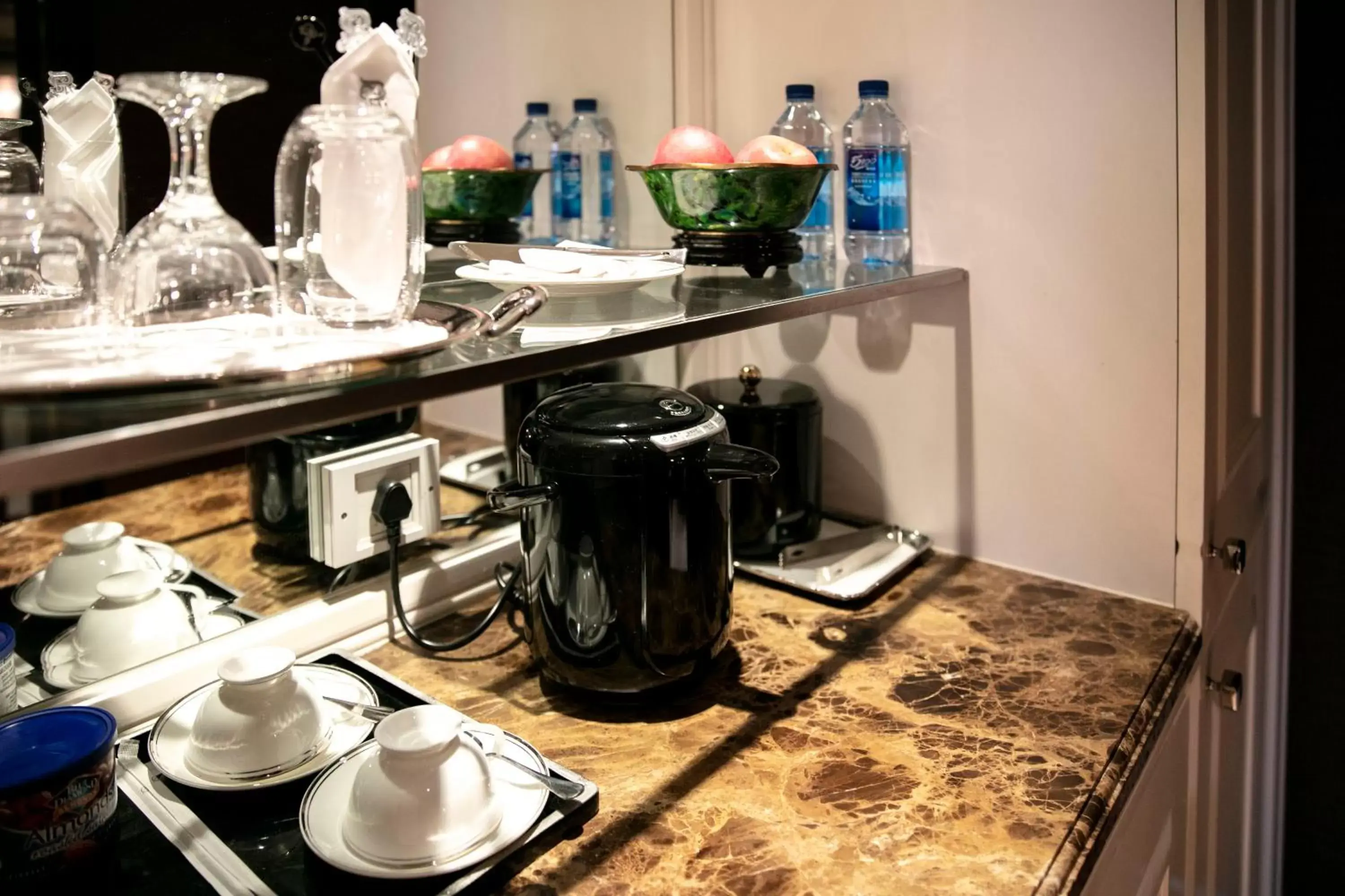 Coffee/tea facilities, Kitchen/Kitchenette in The St. Regis Beijing