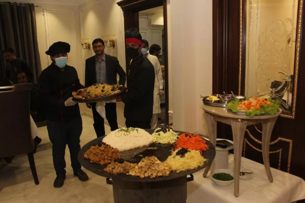 Restaurant/places to eat, Food in Arish Luxury Suites