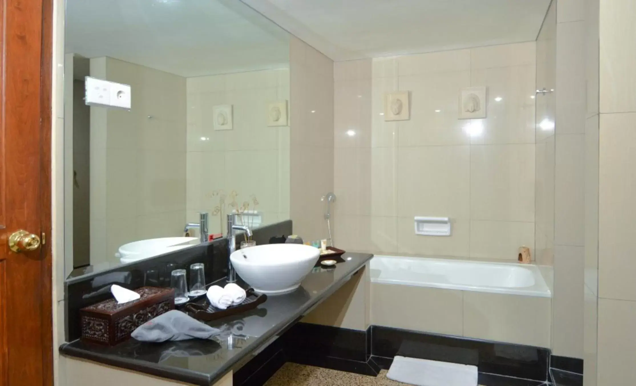 Bathroom in The Jayakarta Yogyakarta Hotel & Spa