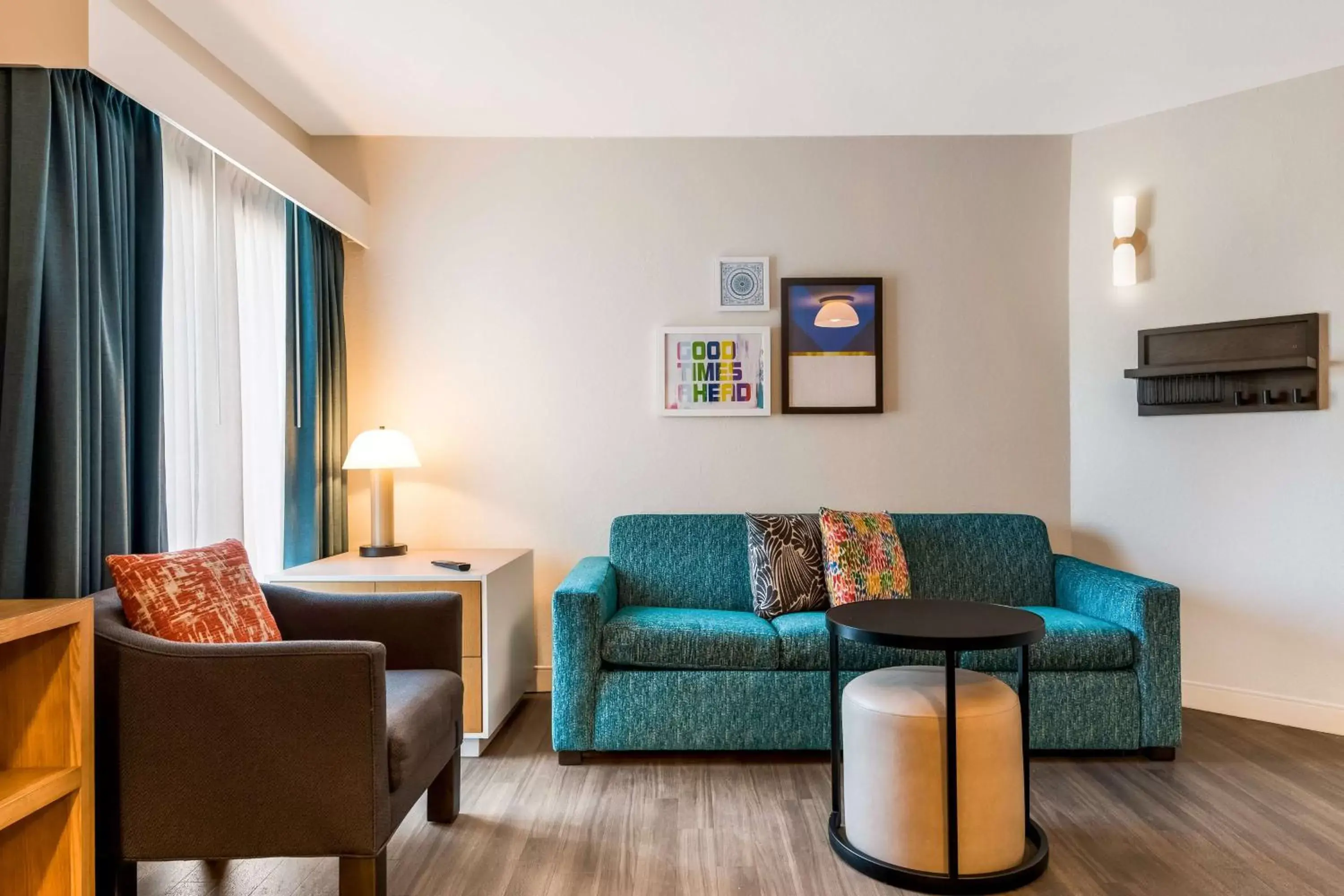 Bedroom, Seating Area in Sonesta ES Suites Orlando International Drive