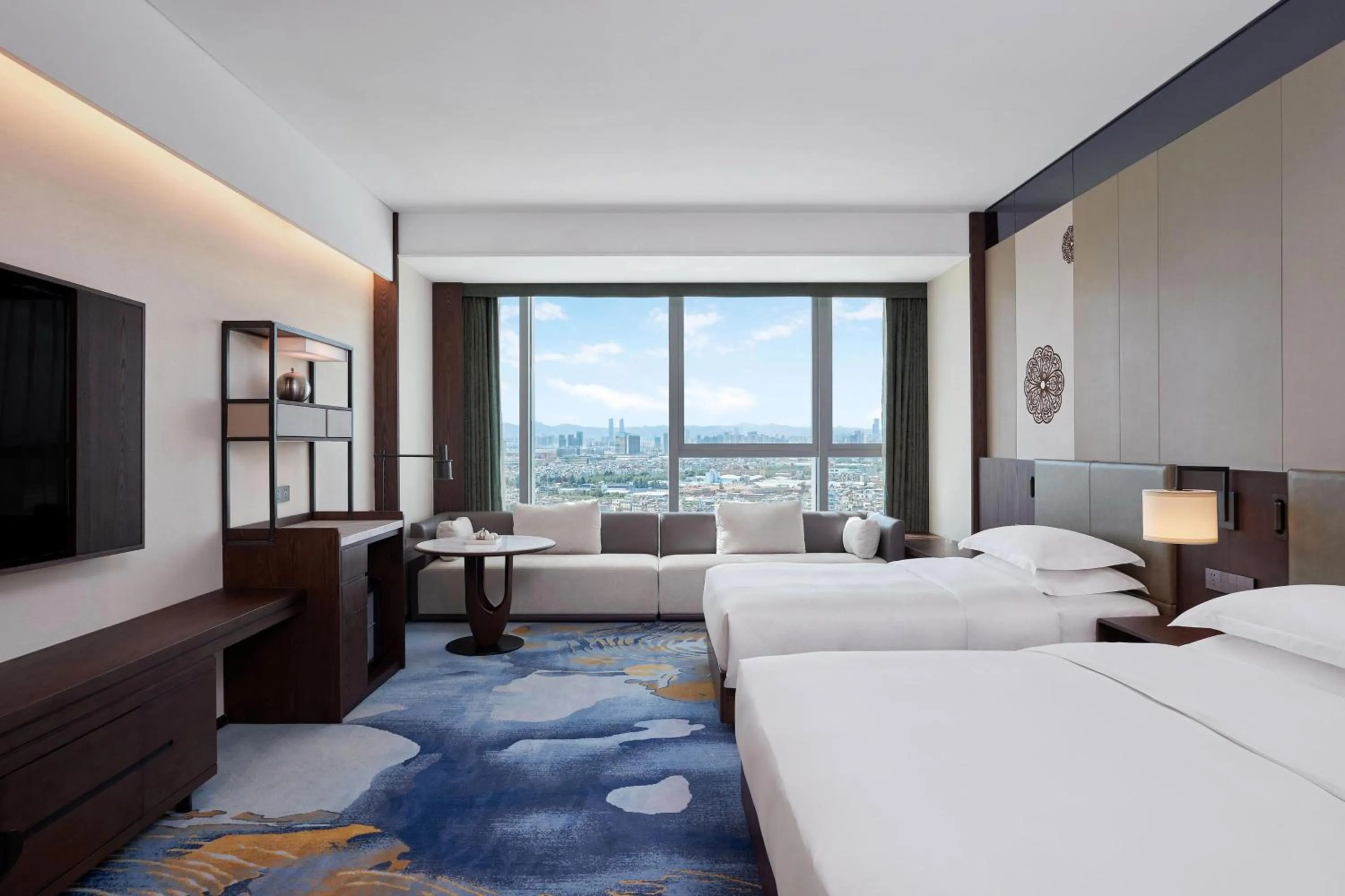 Photo of the whole room, Bed in Sheraton Kunming