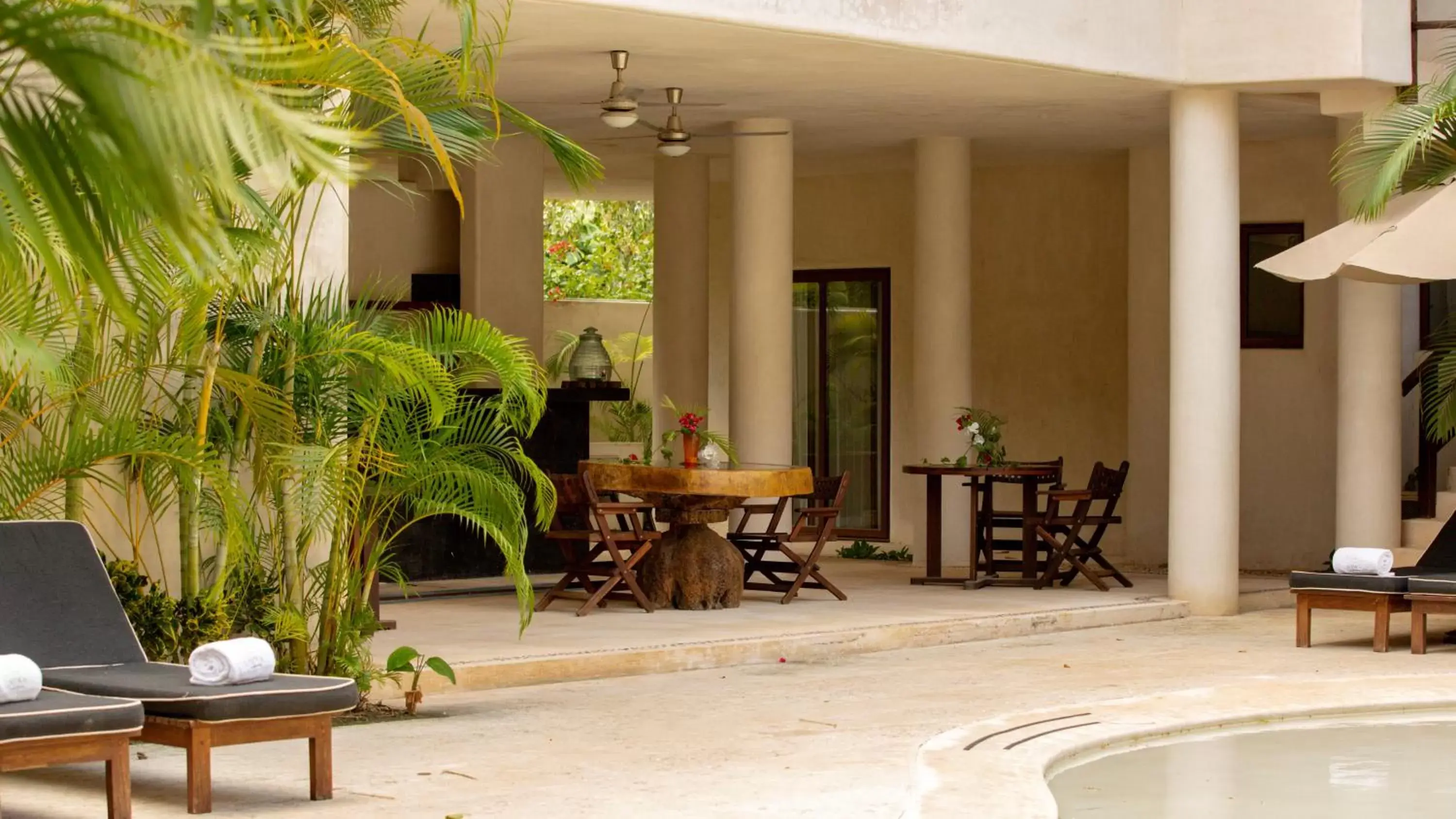 Seating area in Niwa Tulum Luxury Suites