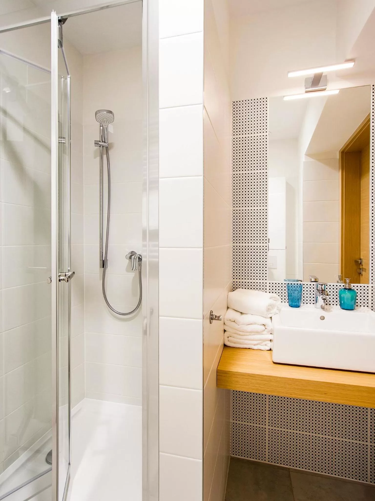 Shower in Riverside Aparthotel Cracow