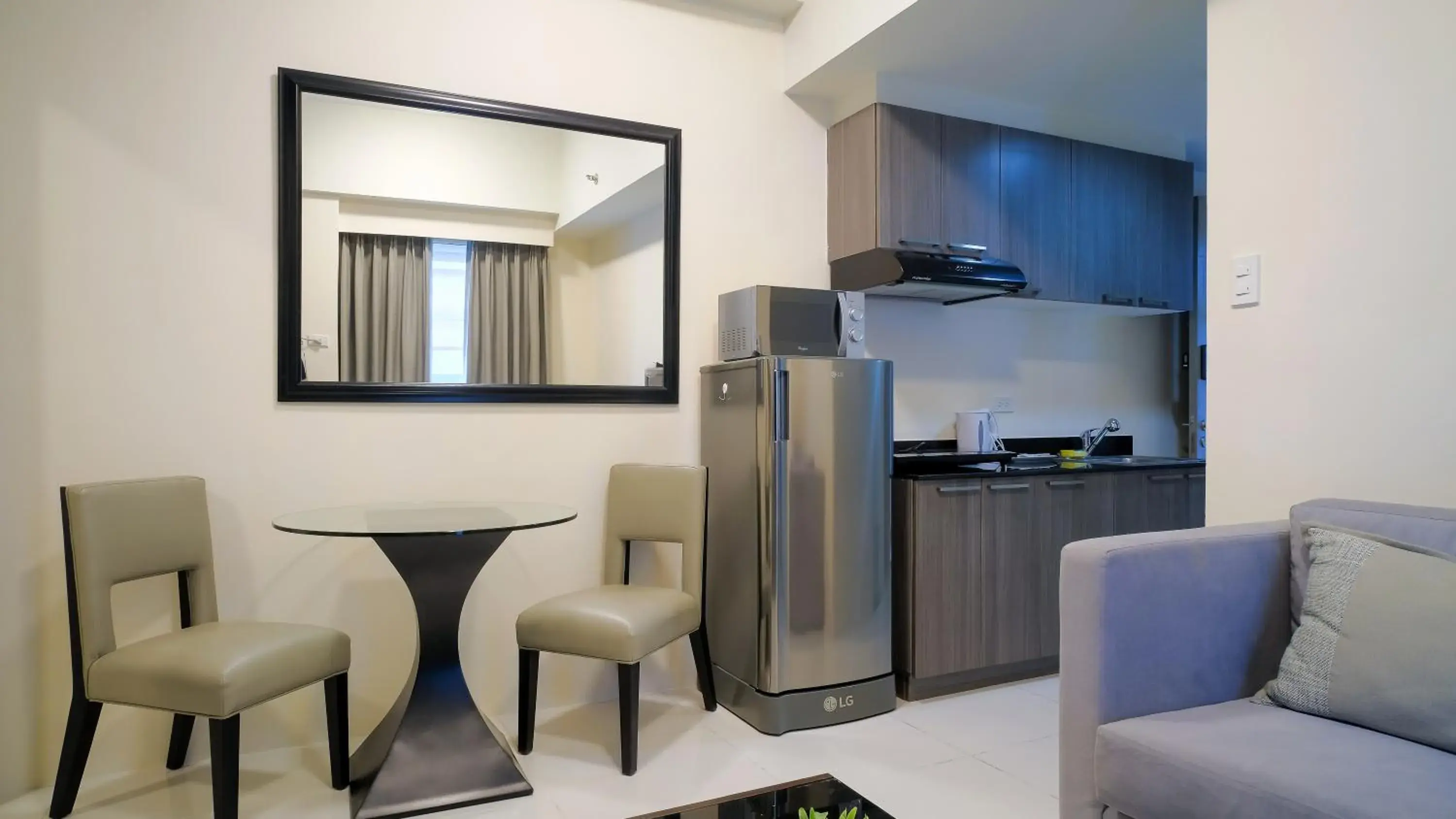 Kitchen/Kitchenette in Currency Serviced Suites