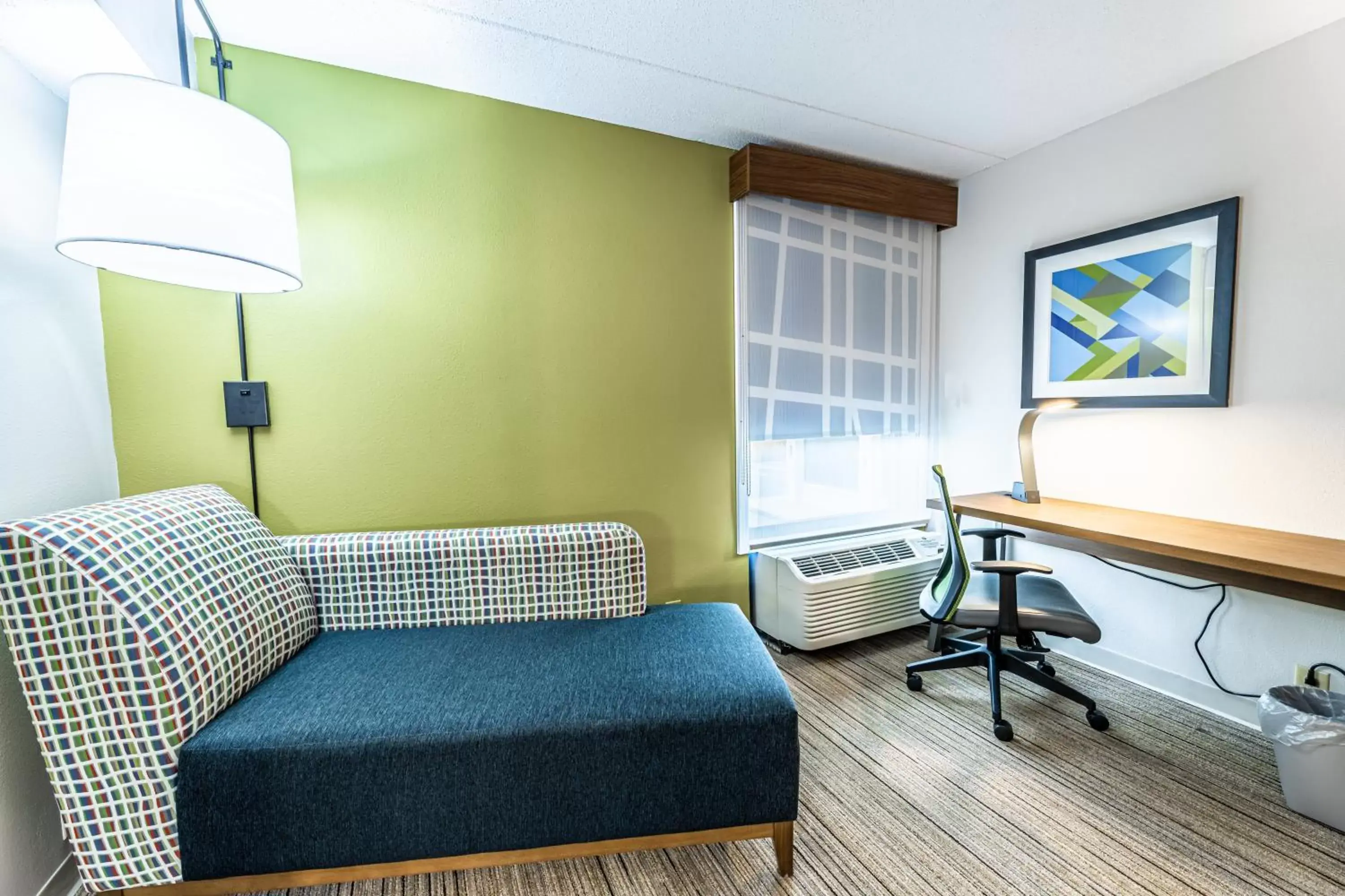 Photo of the whole room, Seating Area in Holiday Inn Express Indianapolis South, an IHG Hotel