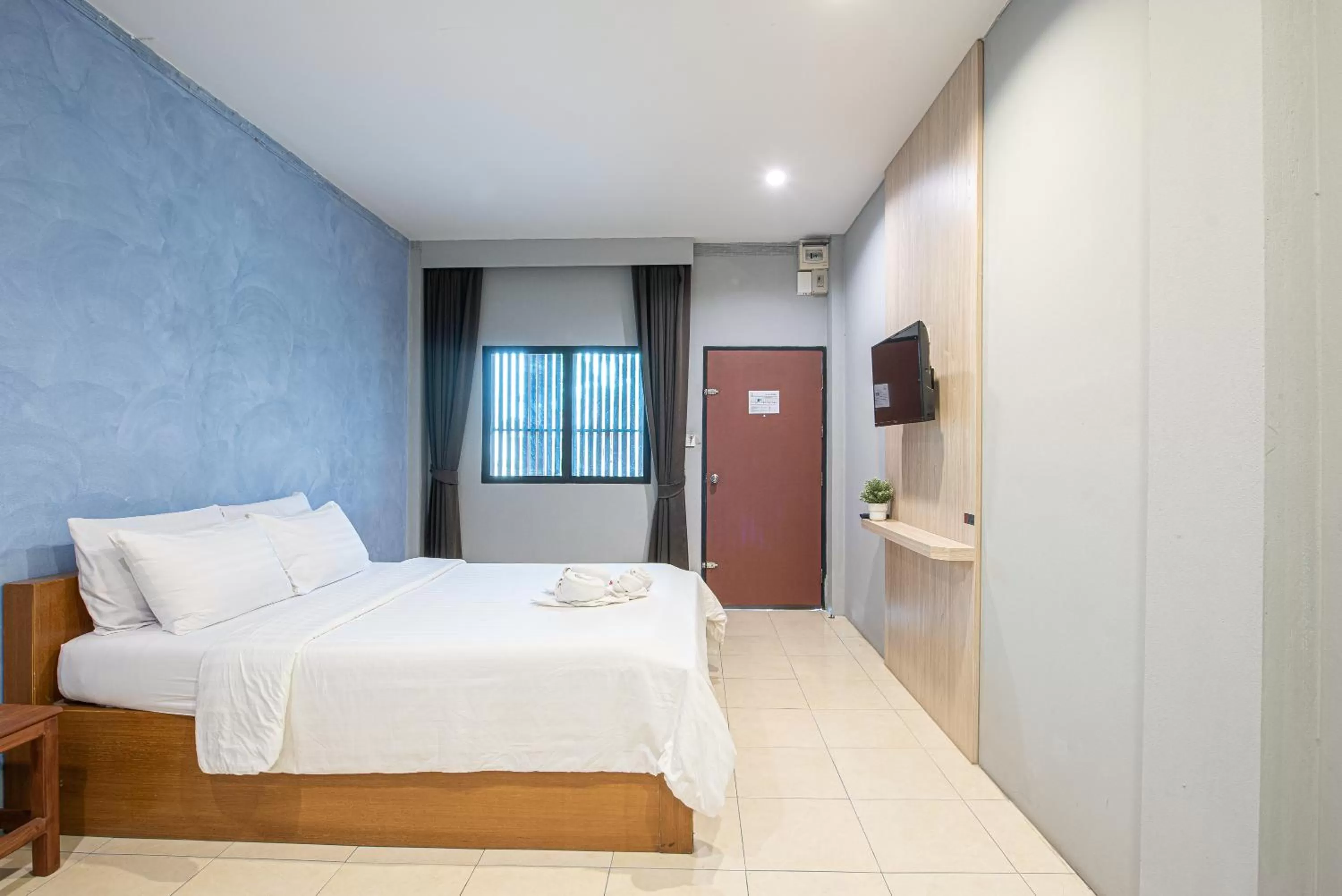 Photo of the whole room, Bed in Tarnsiri Boutique Resort