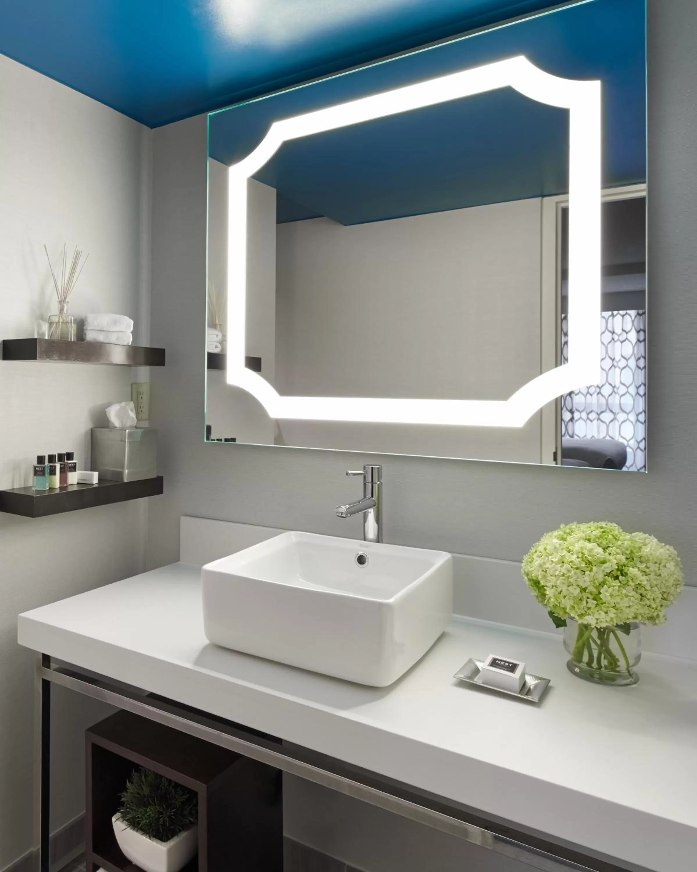 Bathroom in The Ven at Embassy Row, Washington, D.C., a Tribute Portfolio Hotel