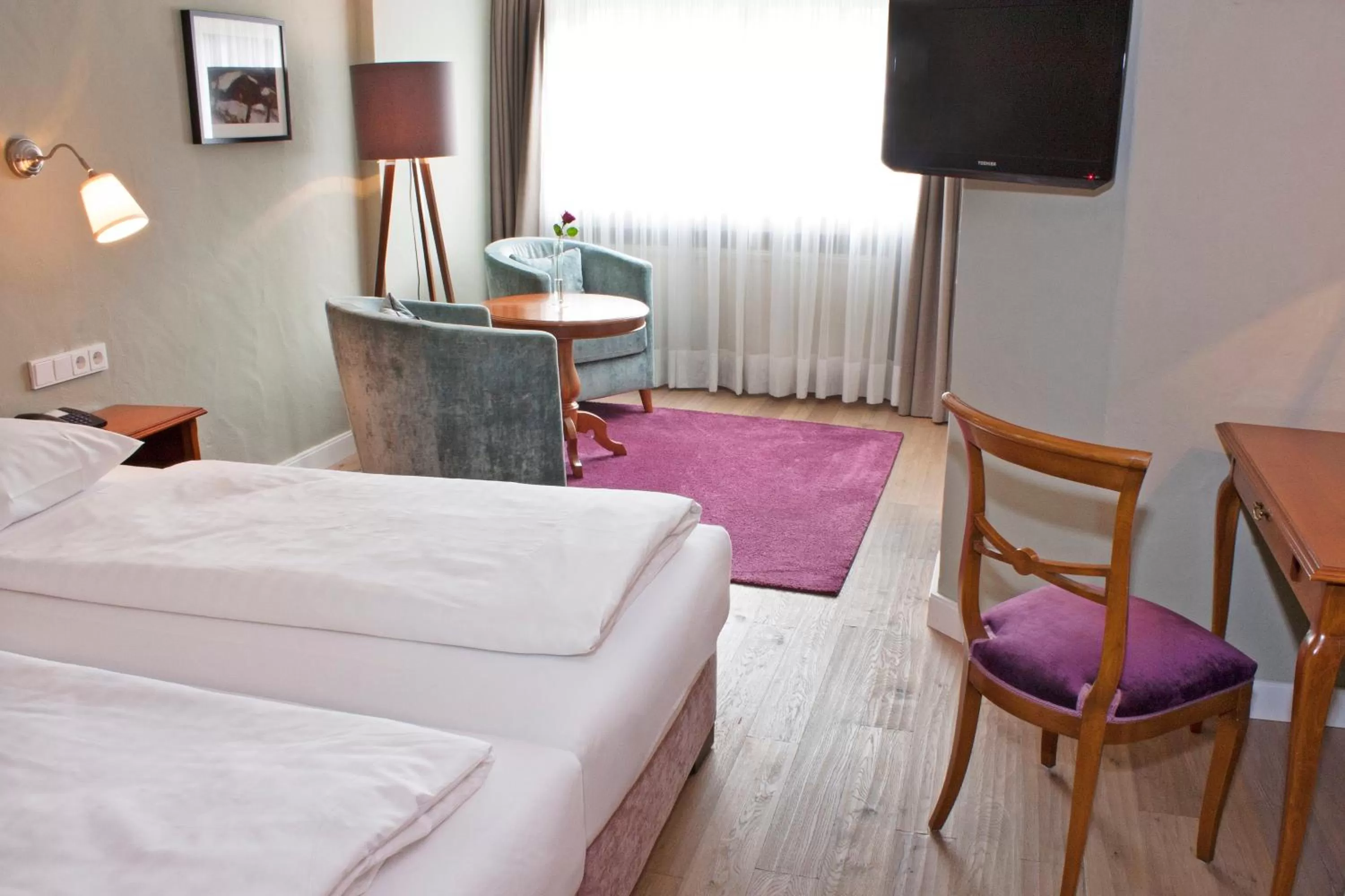 Photo of the whole room, Bed in Hotel Bayerischer Hof