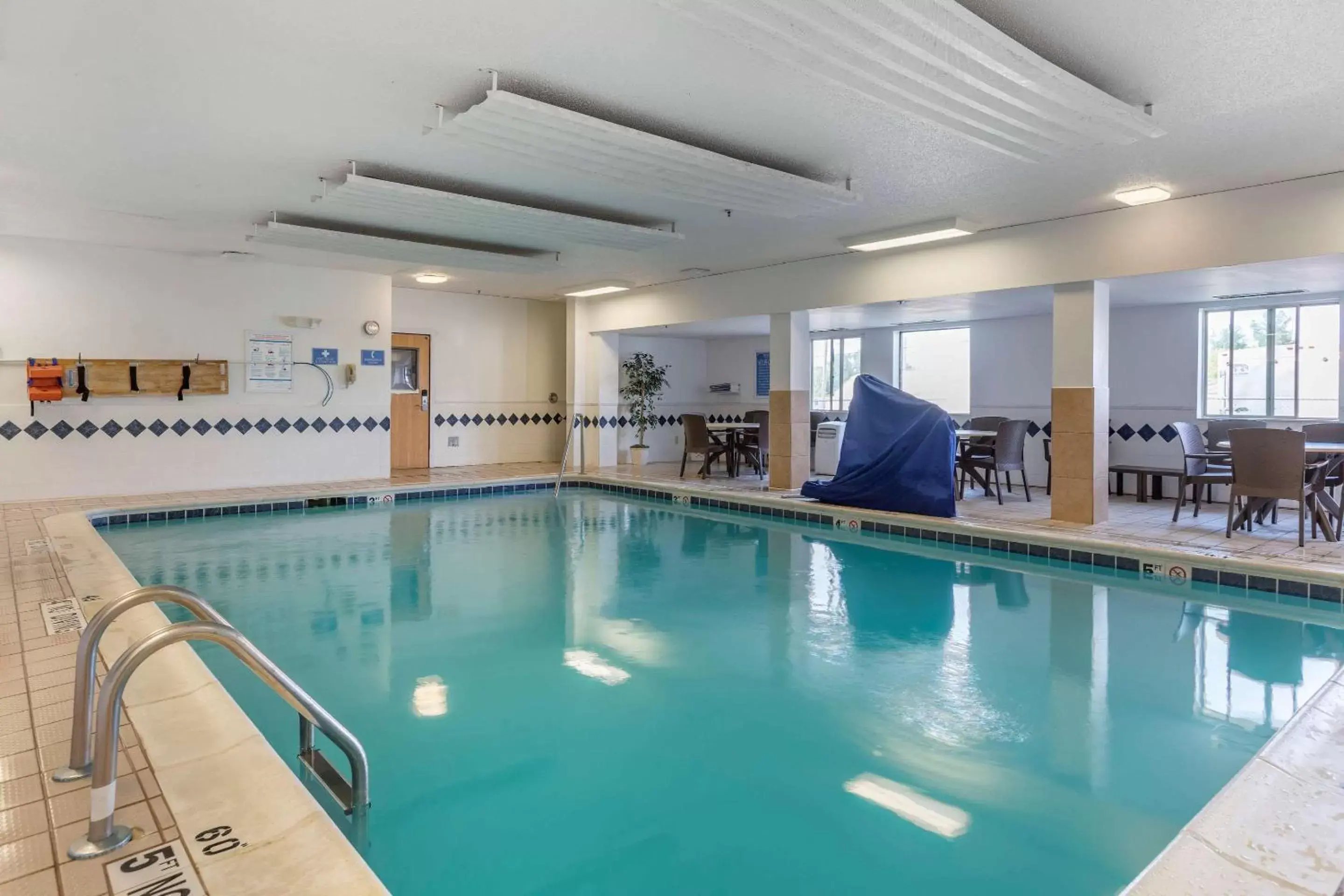 Activities, Swimming Pool in Comfort Inn Charlotte