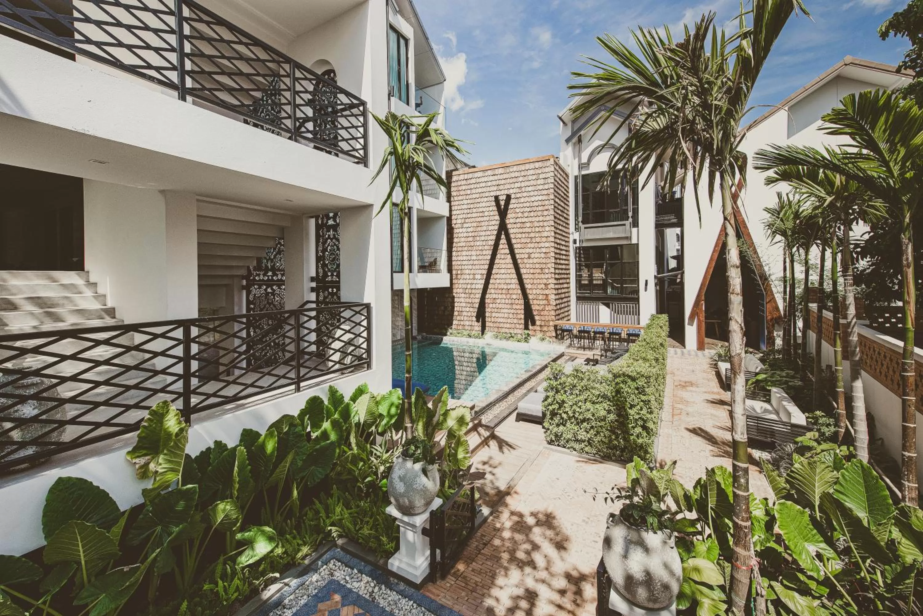 Swimming pool in THEE Vijit Lanna by TH District