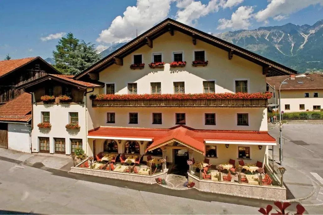 Facade/entrance, Property Building in Hotel Bierwirt GmbH