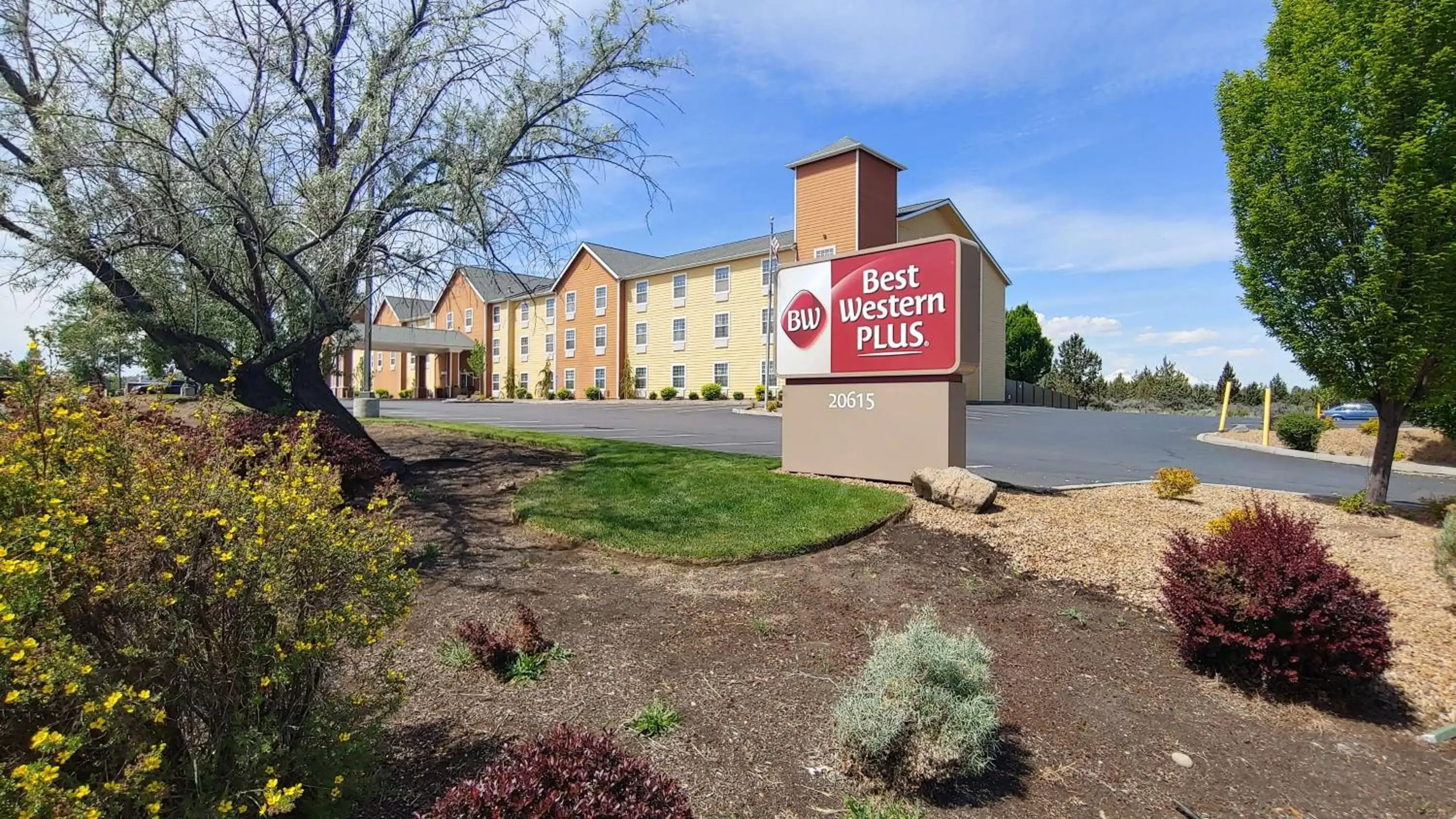 Property building in Best Western Plus Bend North