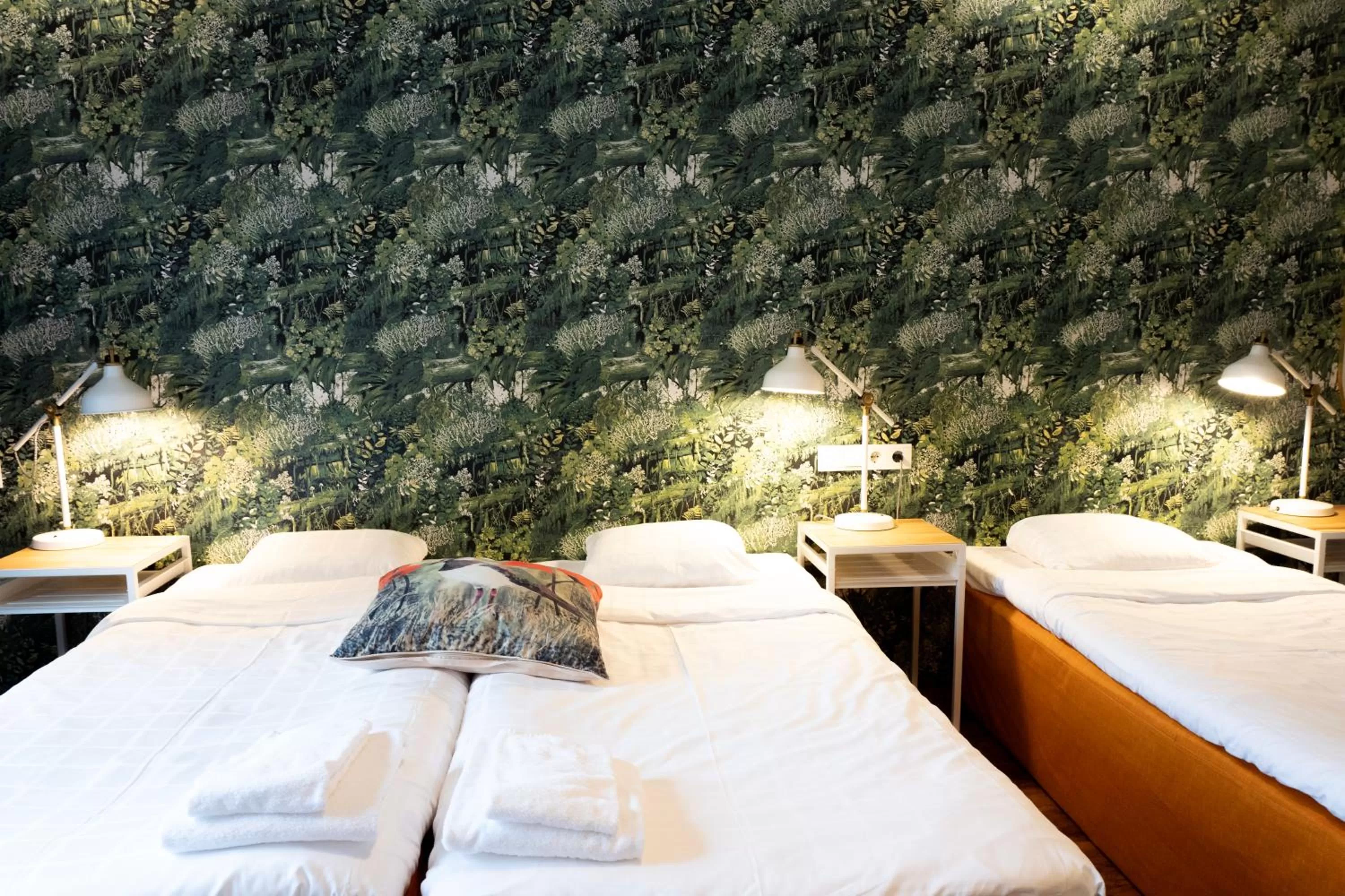 Bedroom, Bed in Hotel Finn