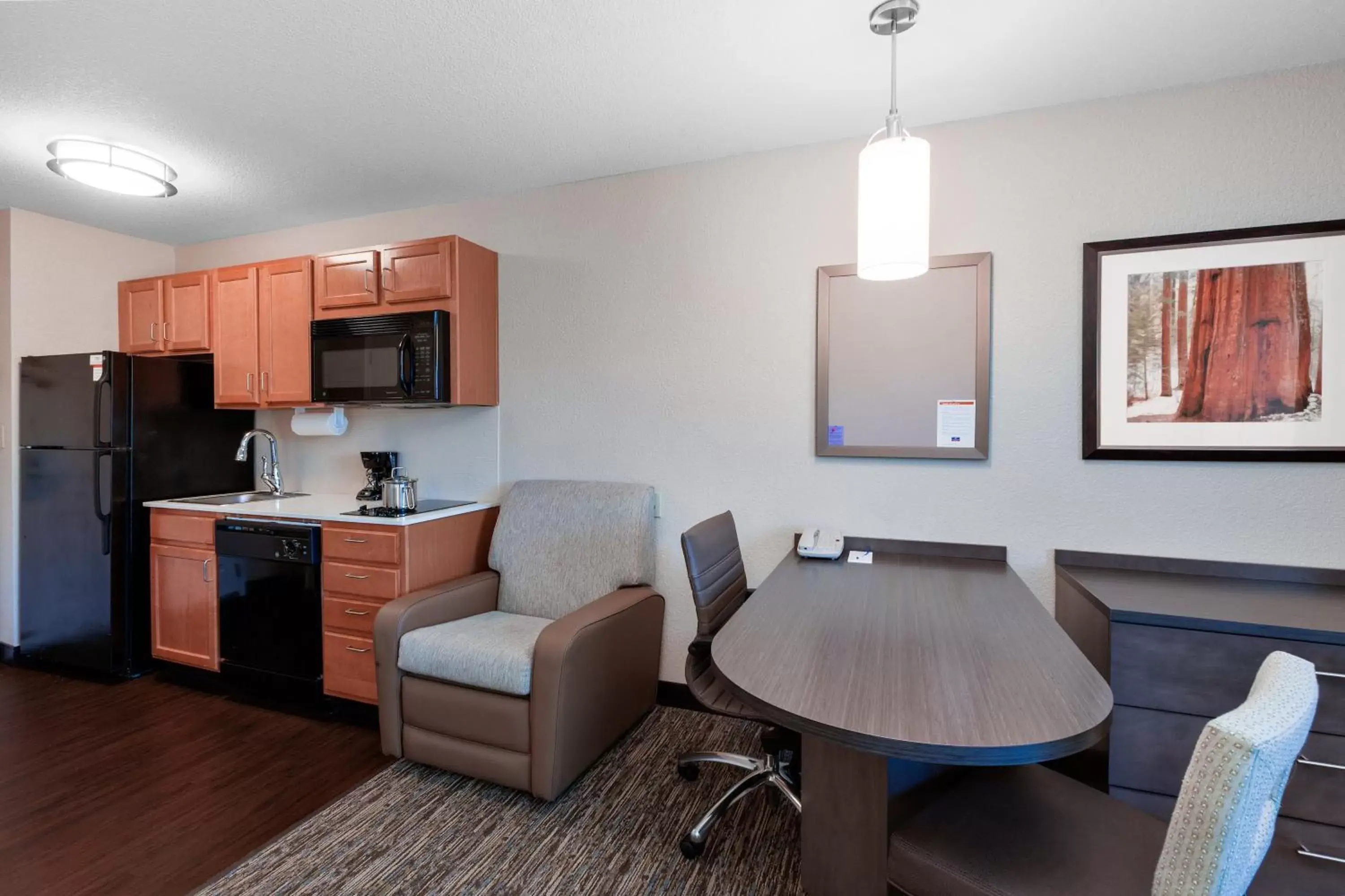 Photo of the whole room, Kitchen/Kitchenette in Candlewood Suites Medford, an IHG Hotel