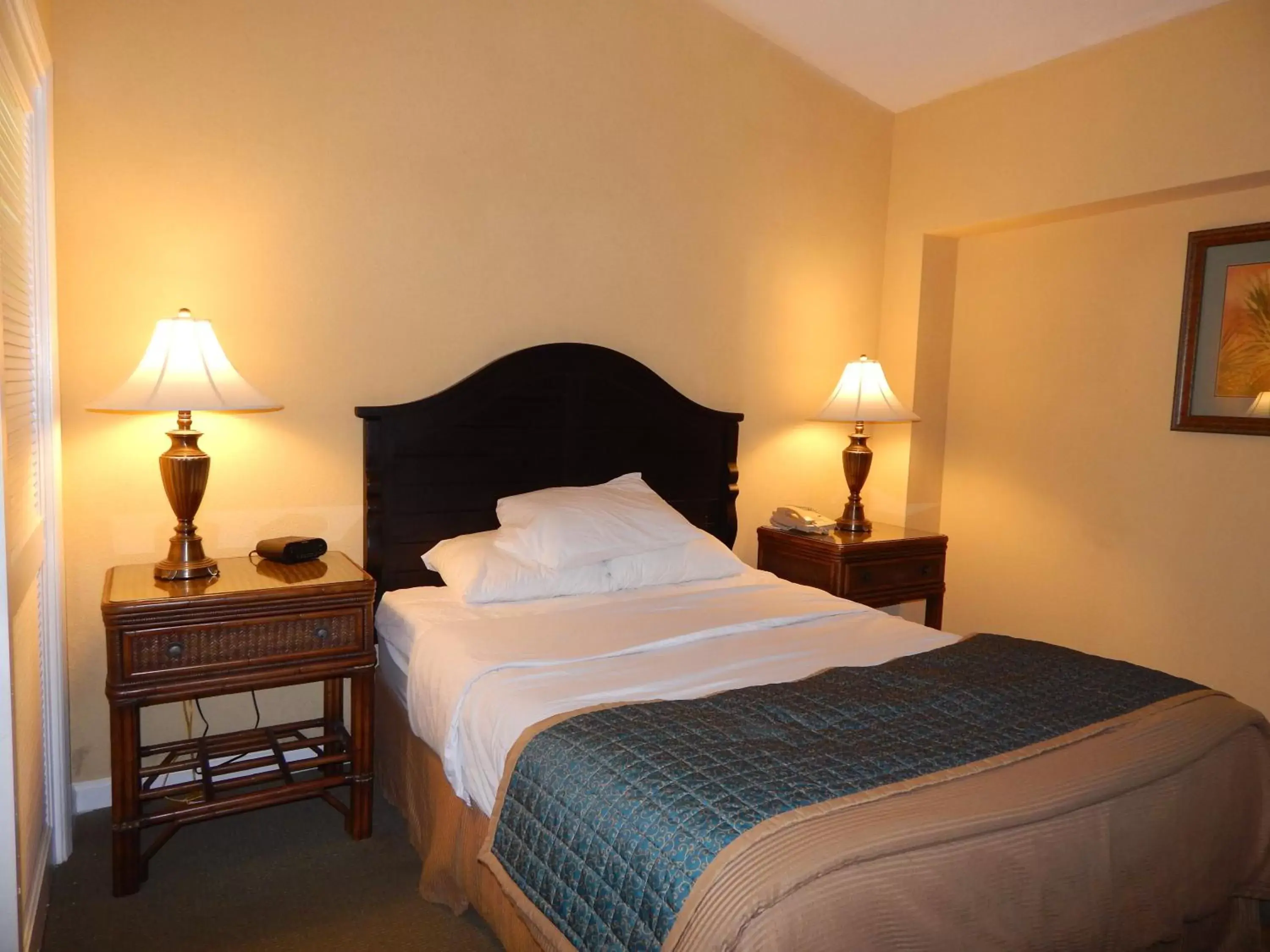 Bed in Coconut Malorie Resort Ocean City a Ramada by Wyndham