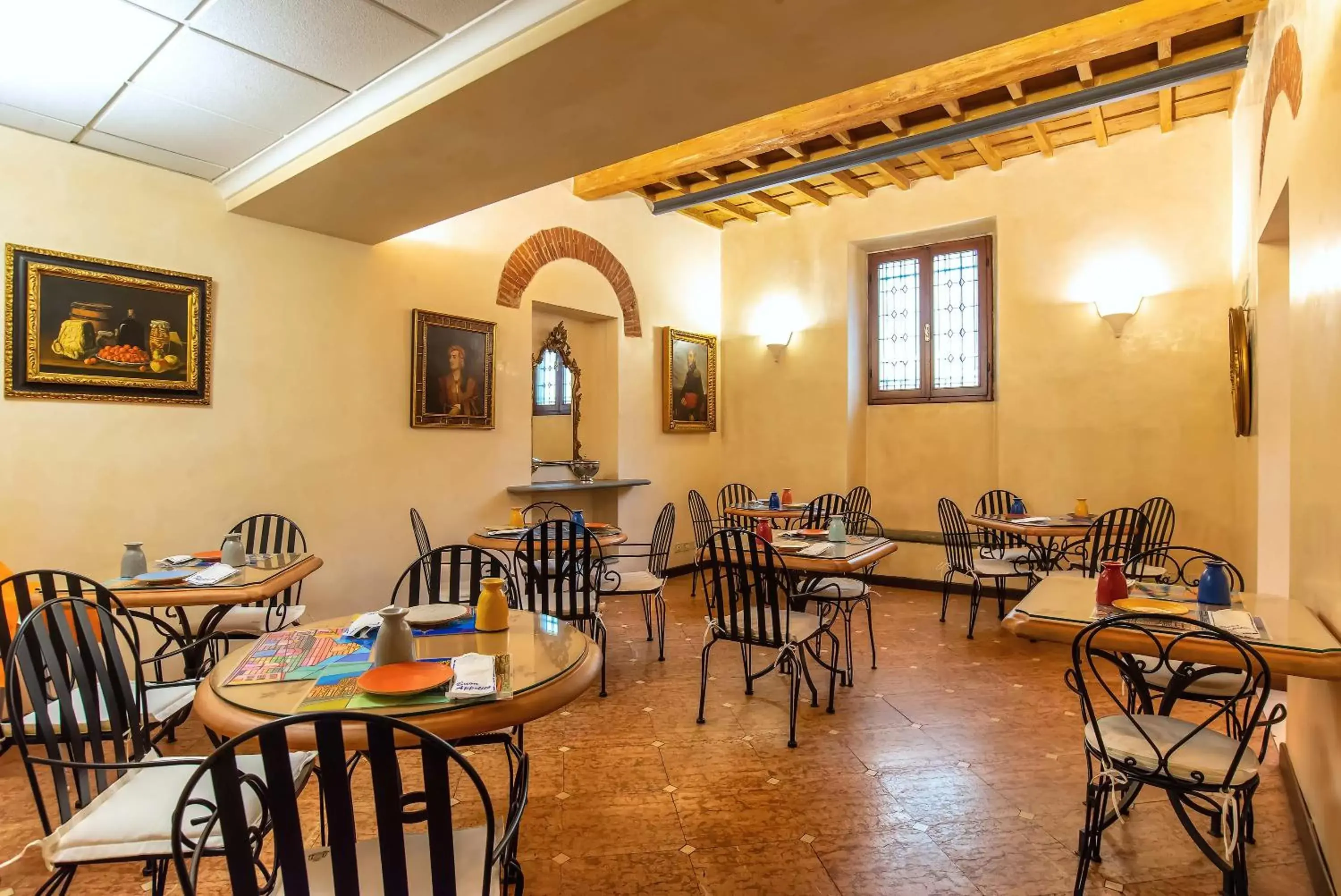 Lounge or bar, Restaurant/Places to Eat in Hotel Porta Faenza