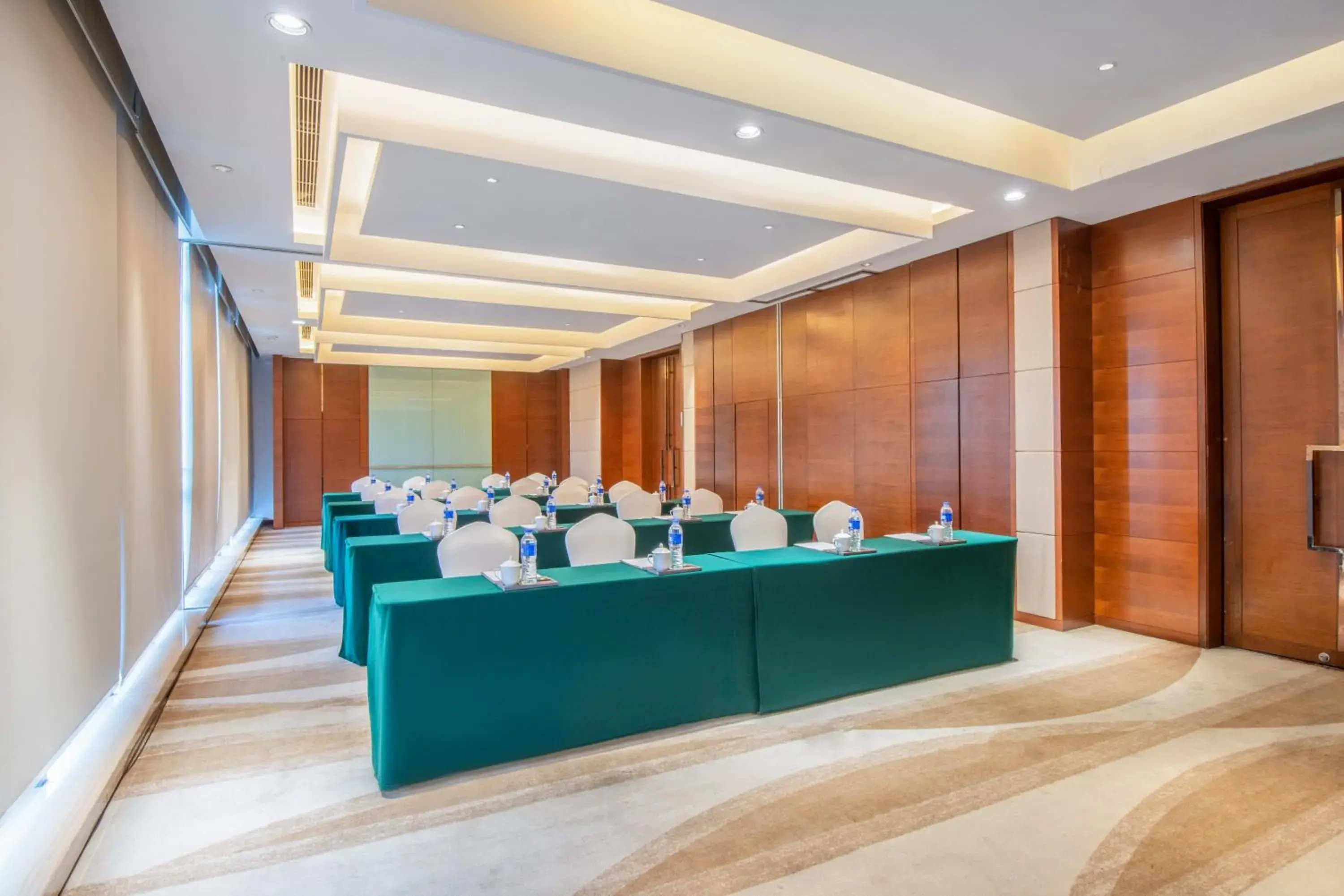 Meeting/conference room in Holiday Inn Nantong Oasis International, an IHG Hotel