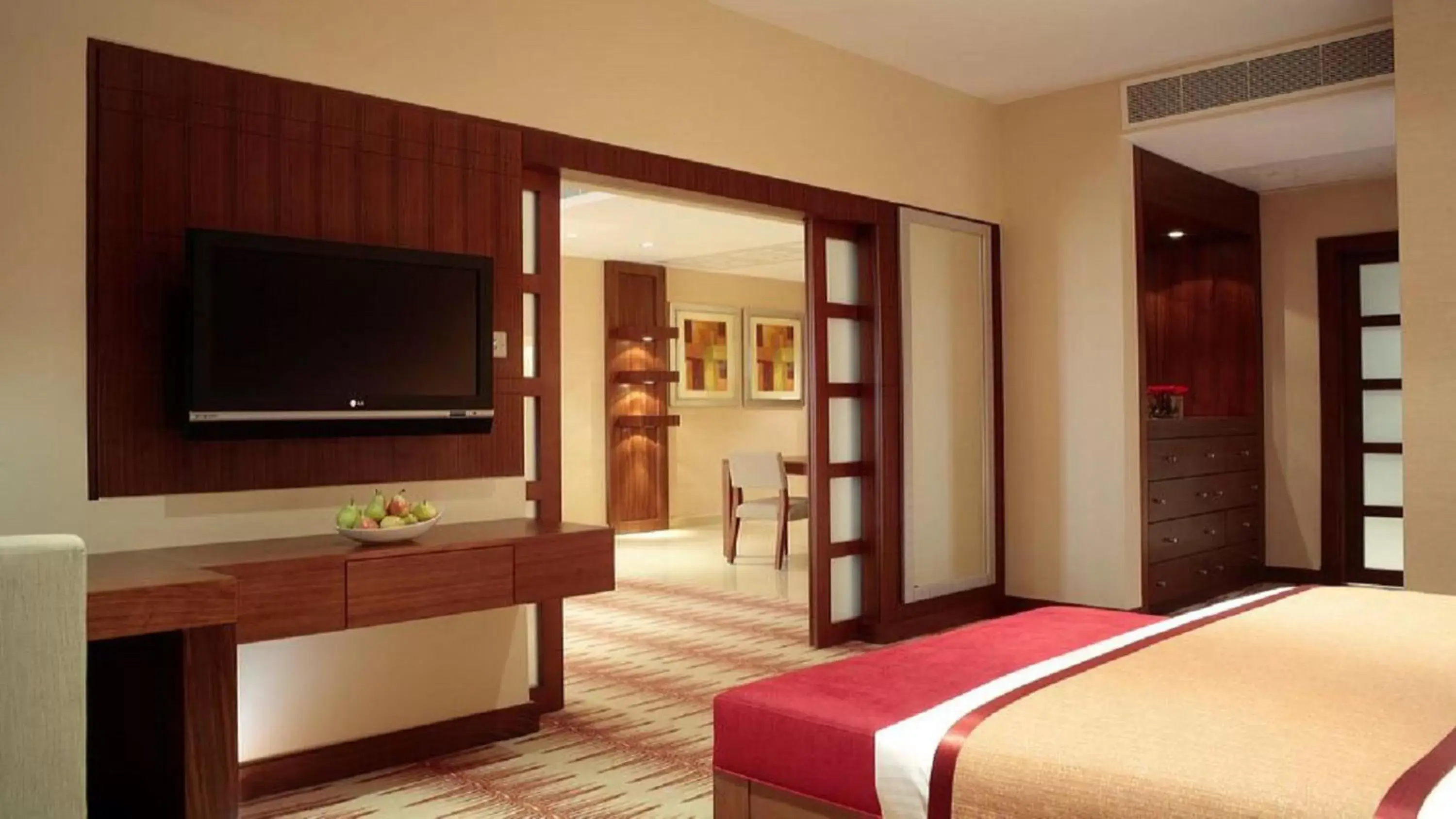 Photo of the whole room, Bed in Crowne Plaza Sohar by IHG Photo of the whole room, Bed in Crowne Plaza Sohar by IHG