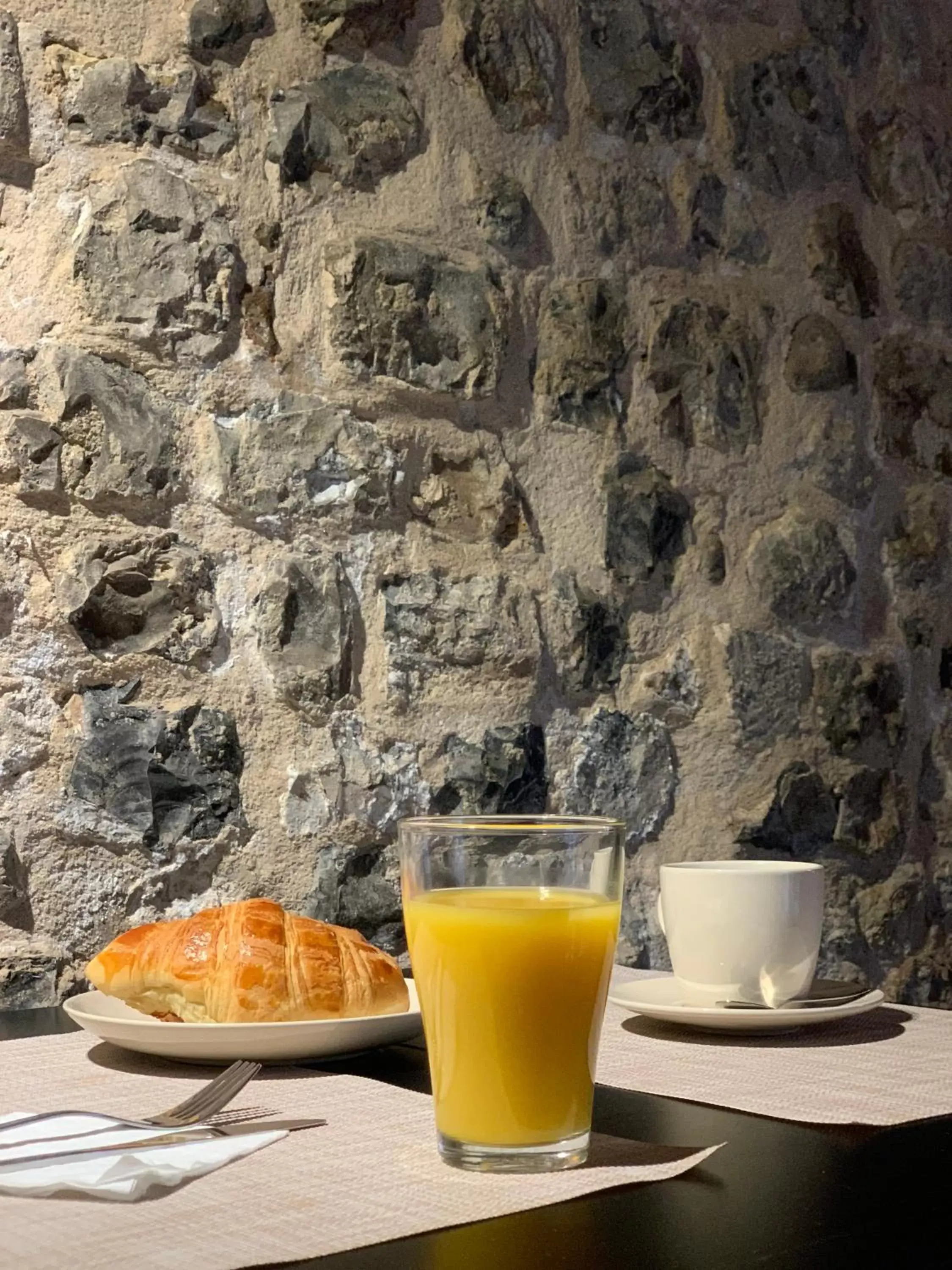 Buffet breakfast, Breakfast in L'Ecole des Demoiselles