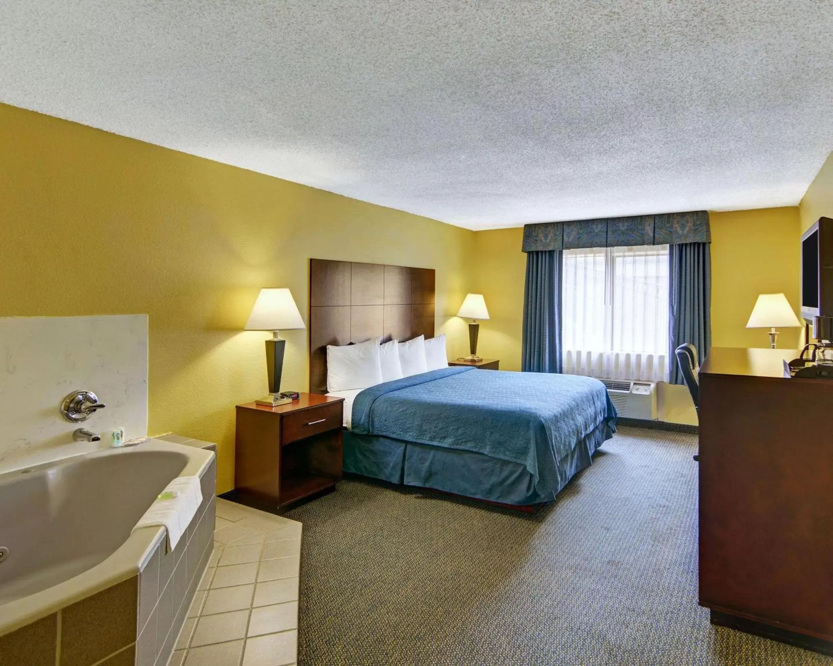 Photo of the whole room in Quality Inn & Suites Grand Prairie