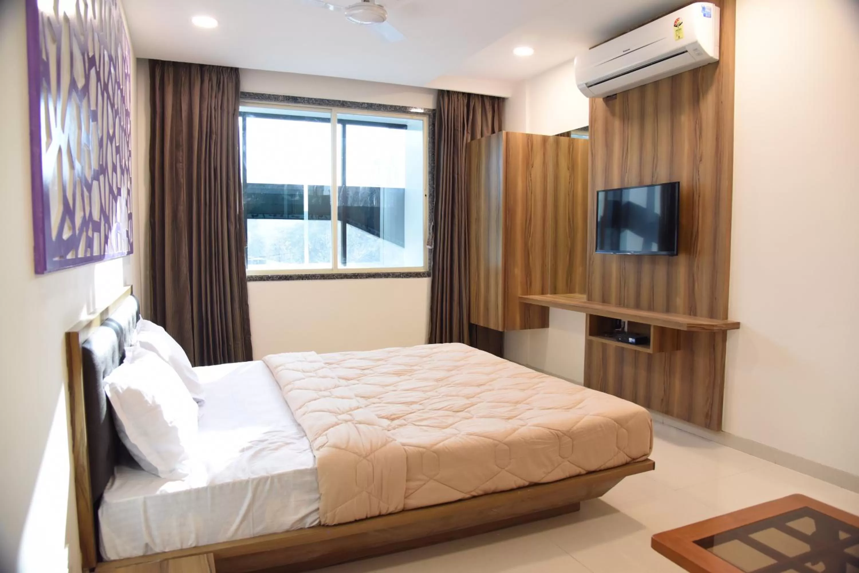 TV and multimedia, Bed in The Pacific Hotel