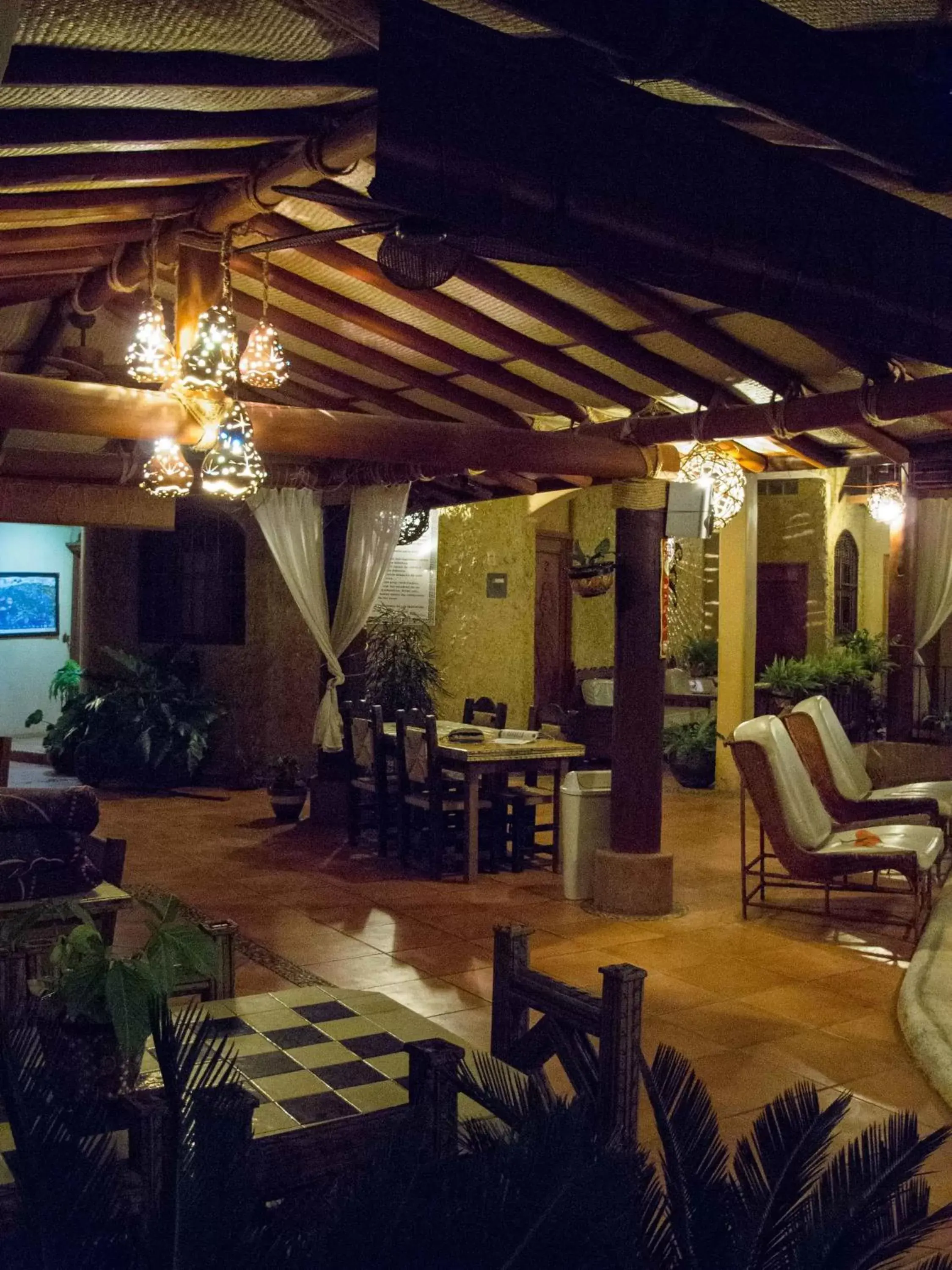 Lounge or bar, Restaurant/Places to Eat in Hotel Villas Las Azucenas