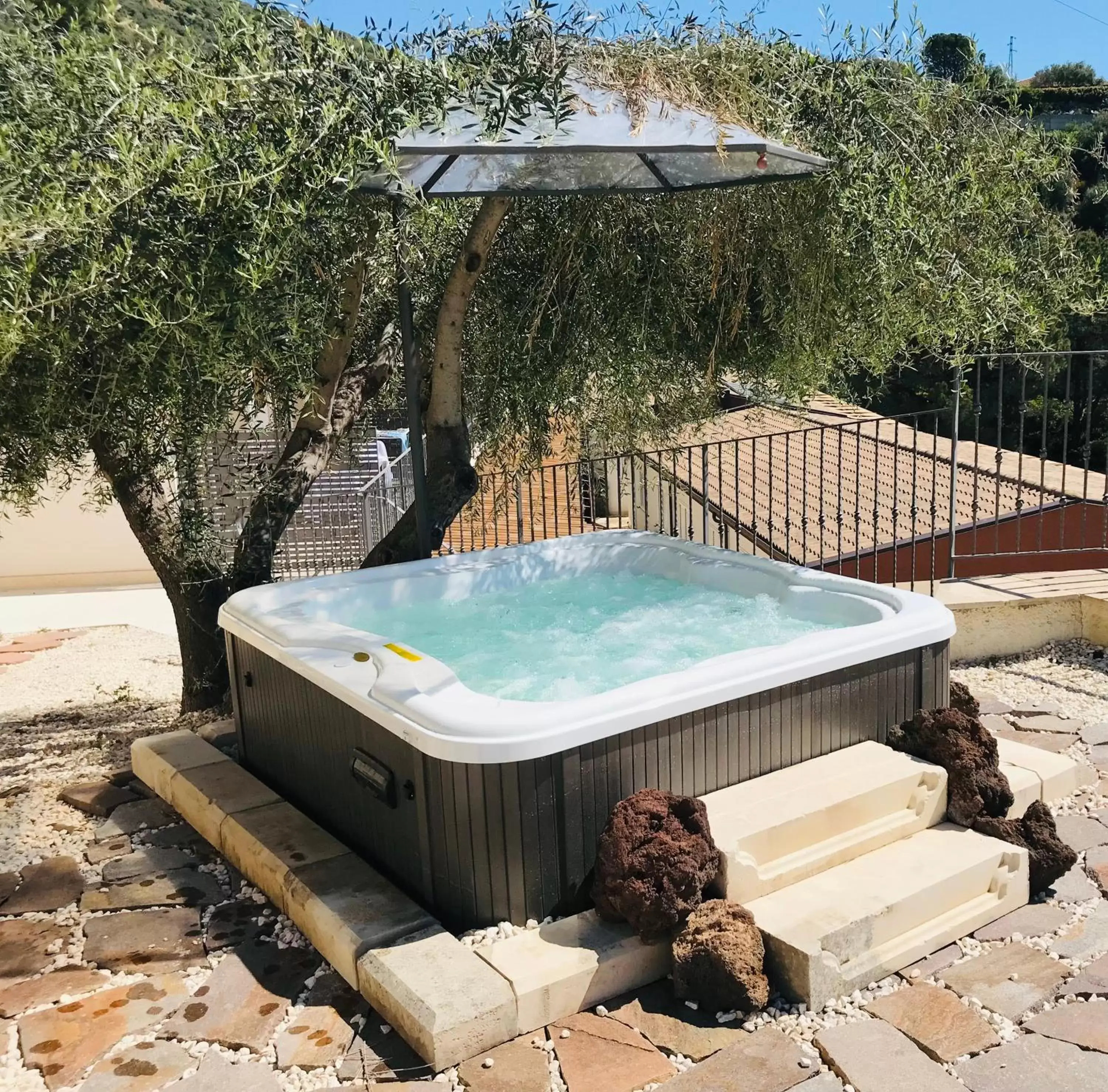 Hot Tub in Don Vittorio Country Village