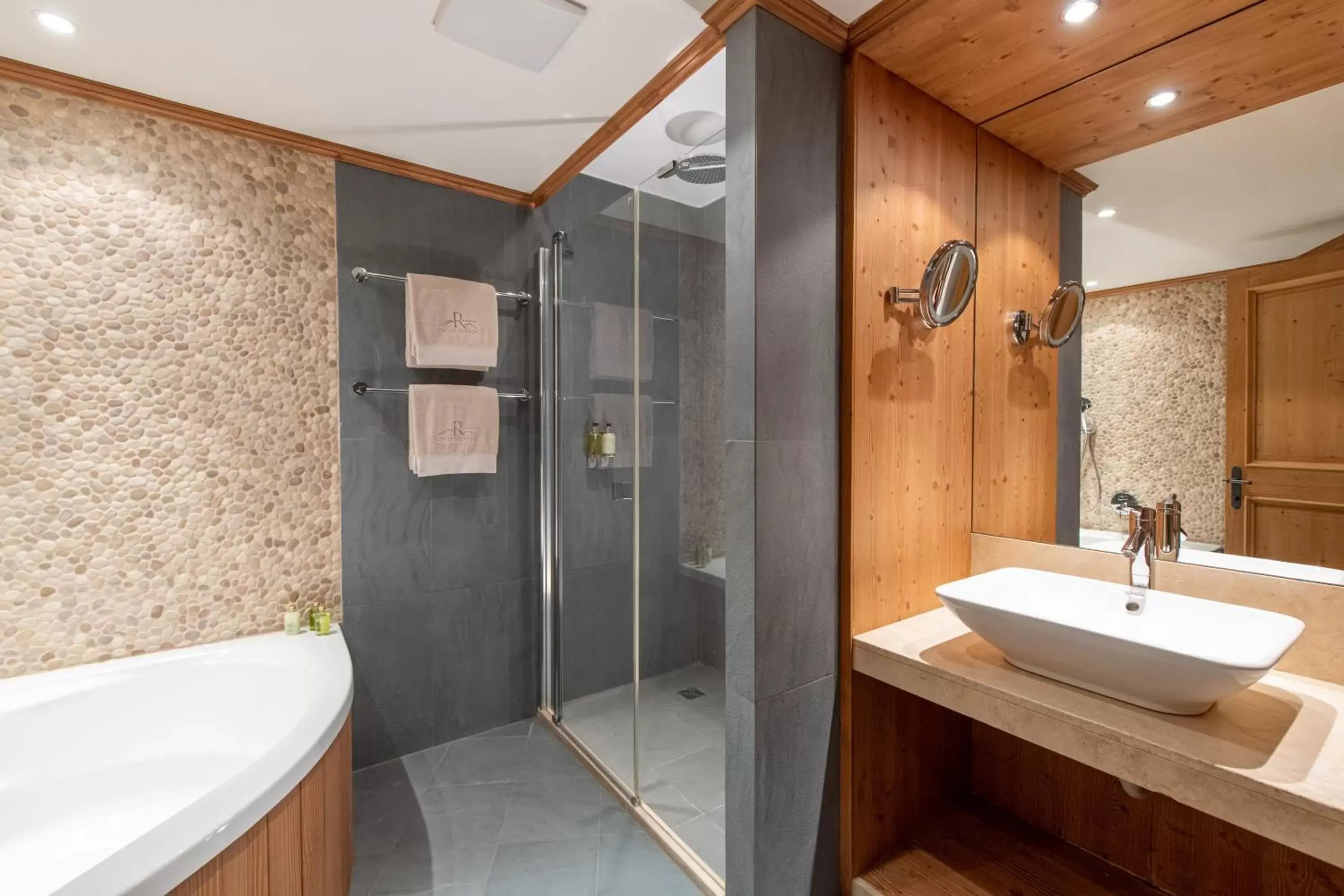 Bathroom in Chalet RoyAlp Hôtel & Spa Bathroom in Chalet RoyAlp Hôtel & Spa
