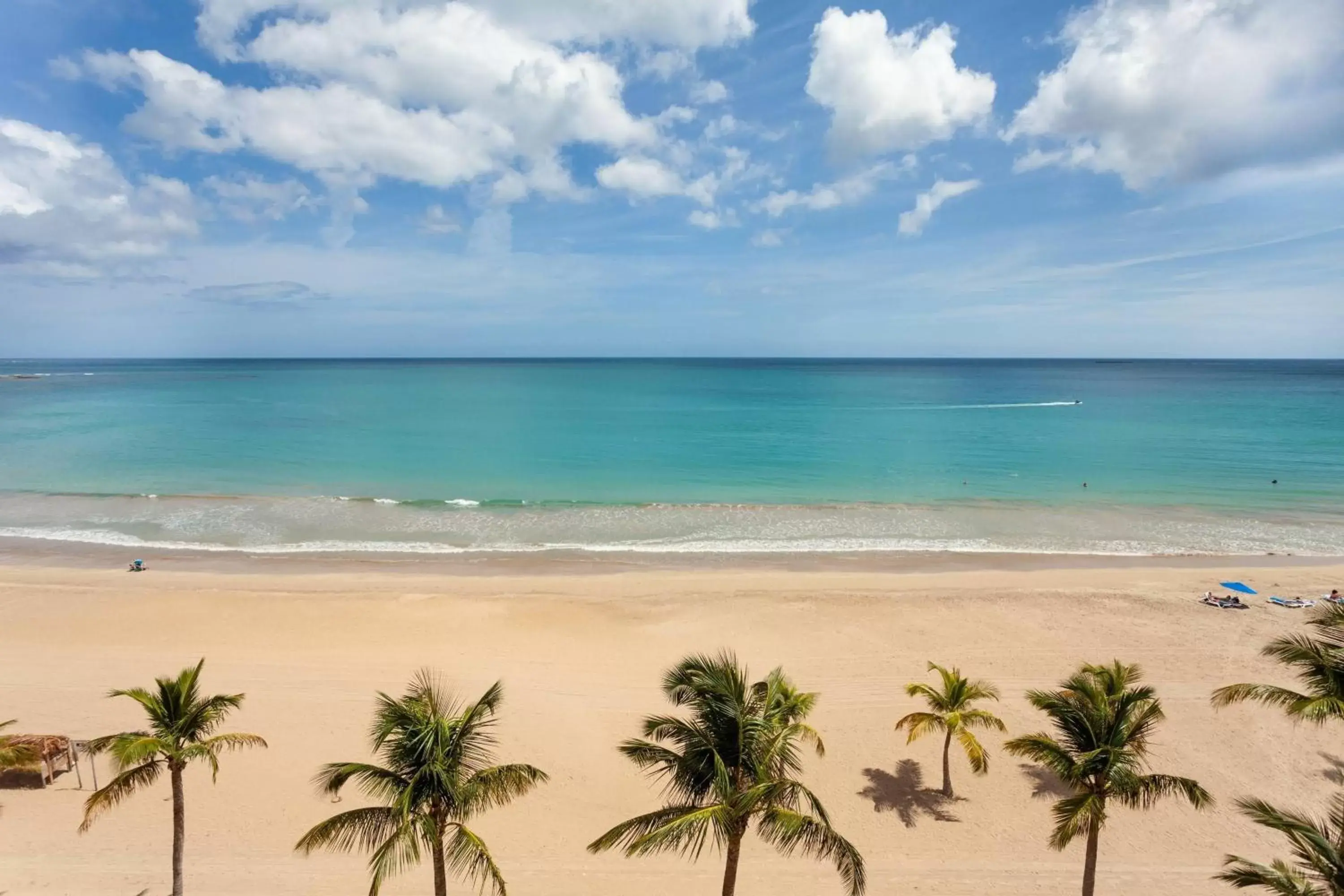 Bedroom, Beach in Courtyard by Marriott Isla Verde Beach Resort