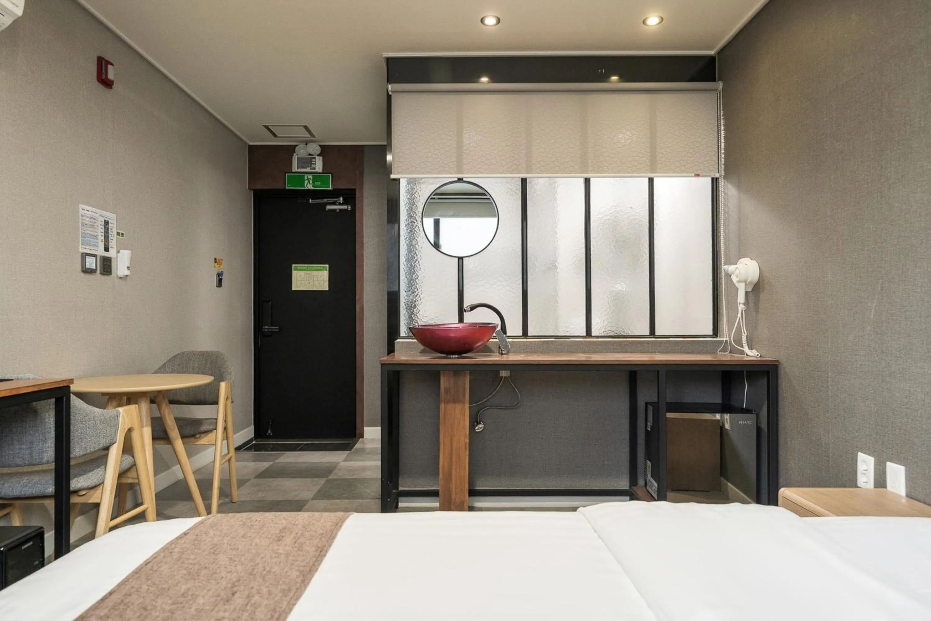 Photo of the whole room in Malu Hotel Suwon