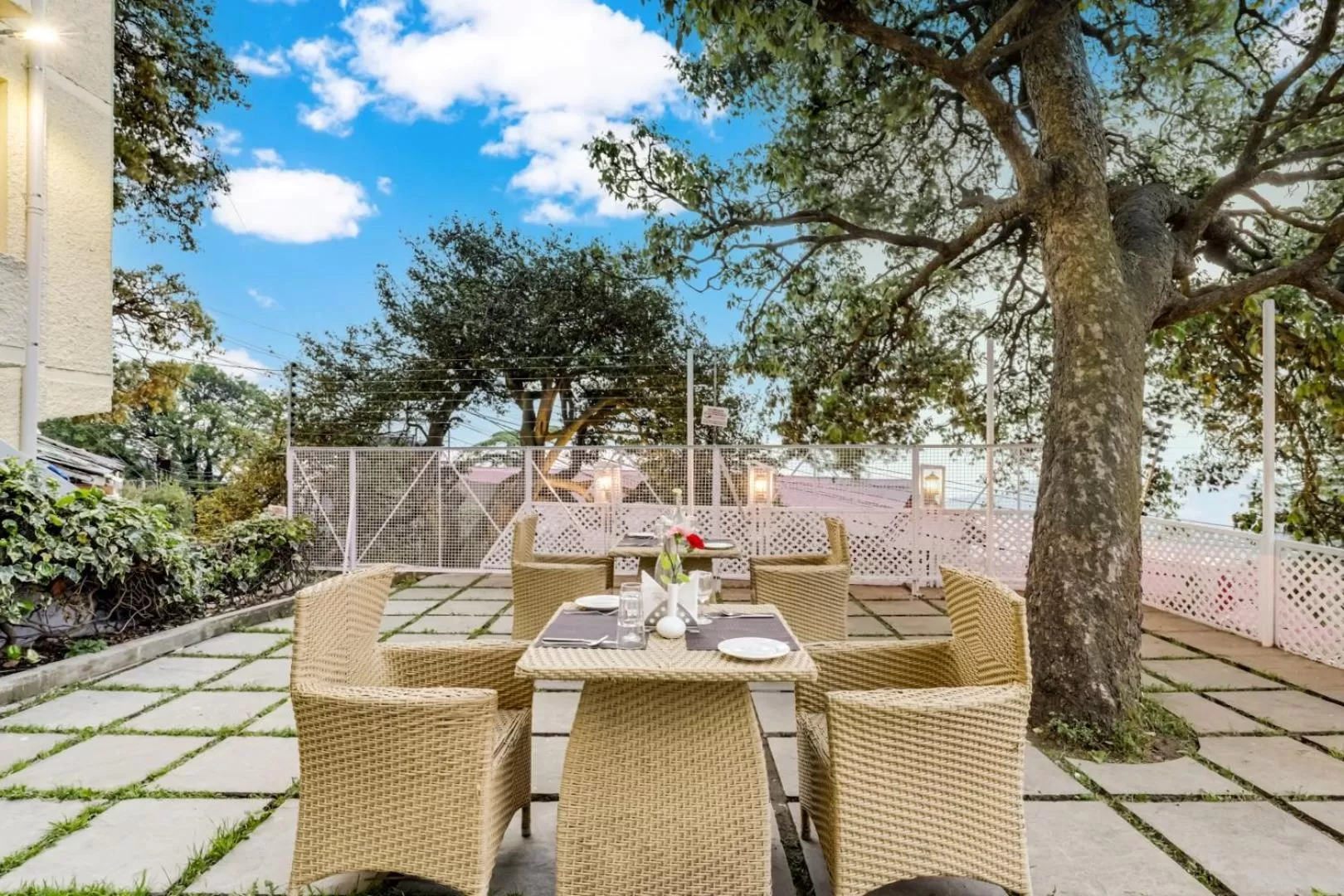 Restaurant/places to eat in Summit Le Royale Hotel, Shimla