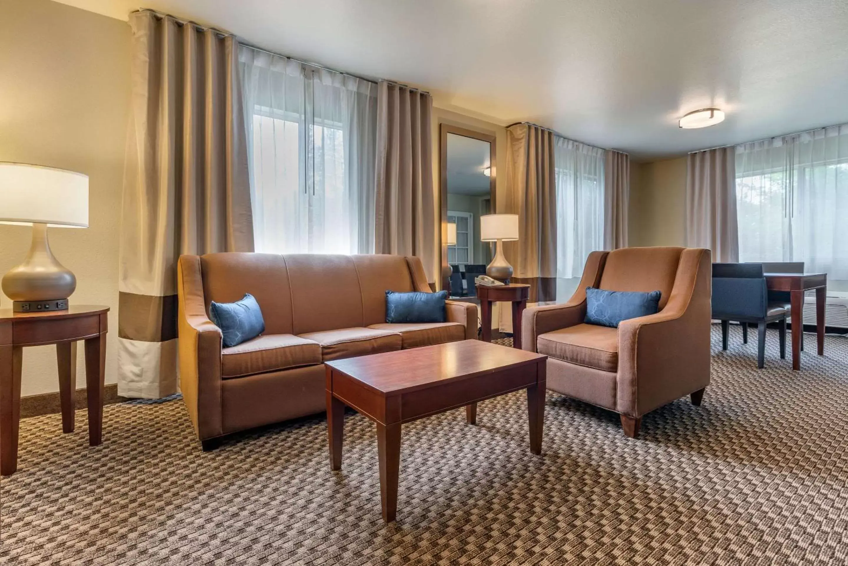 Photo of the whole room, Seating Area in Comfort Inn Cordelia