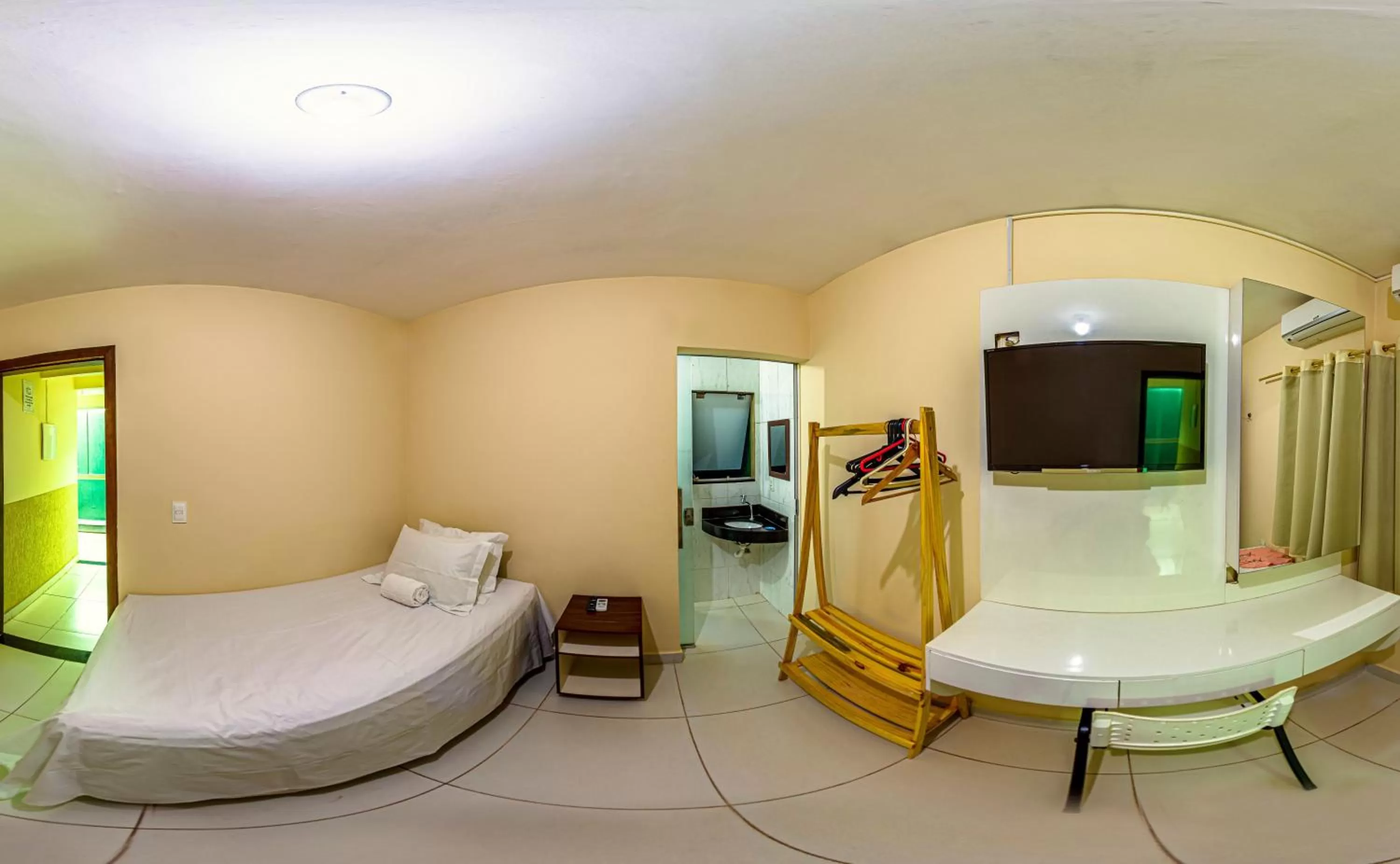 Photo of the whole room, Bed in Pousada Jardim Brasília